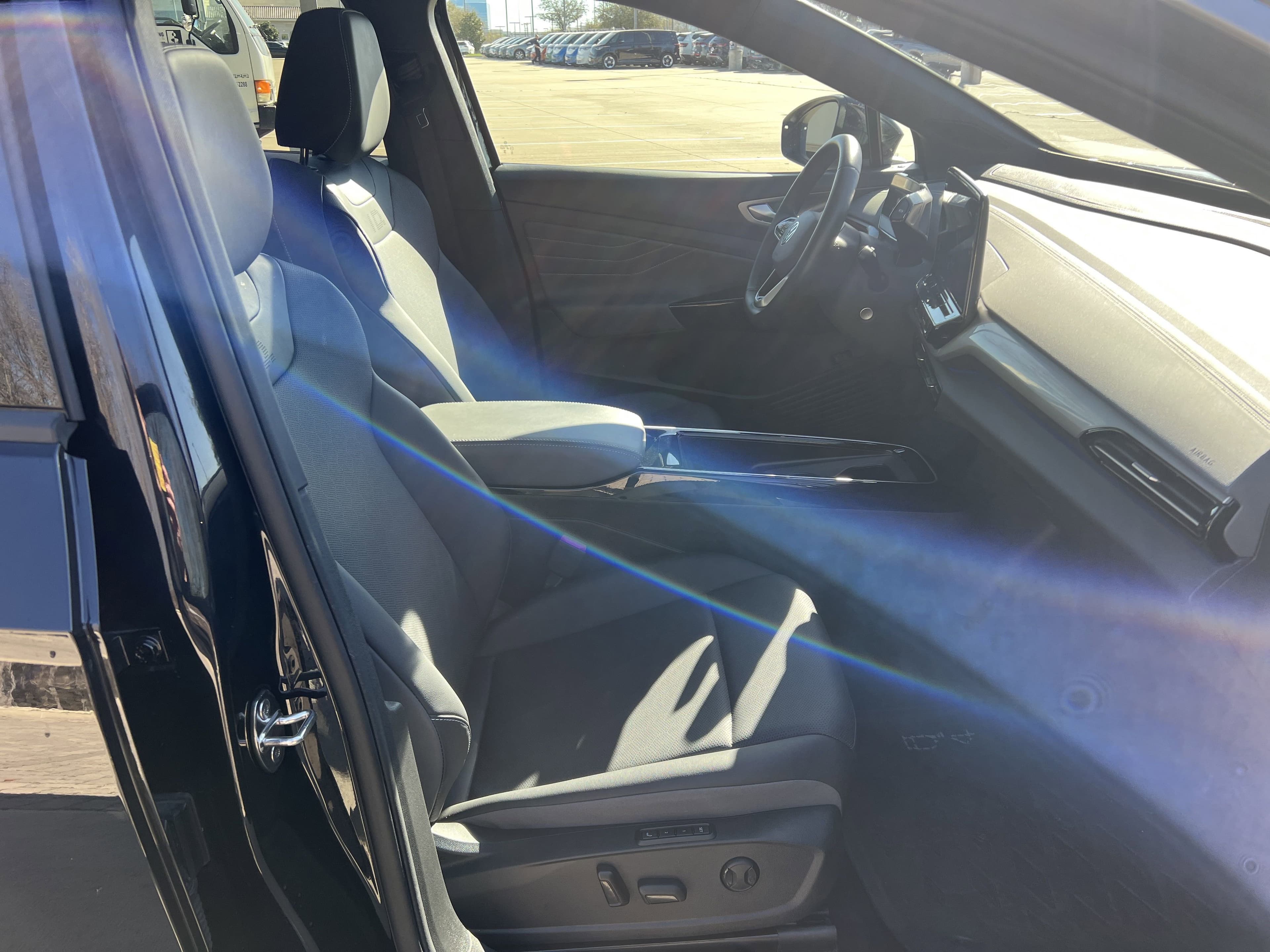 Vehicle photo 32
