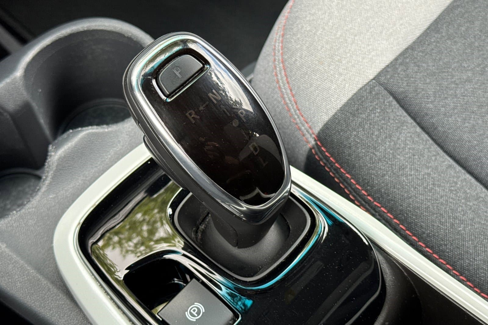 Vehicle photo 24