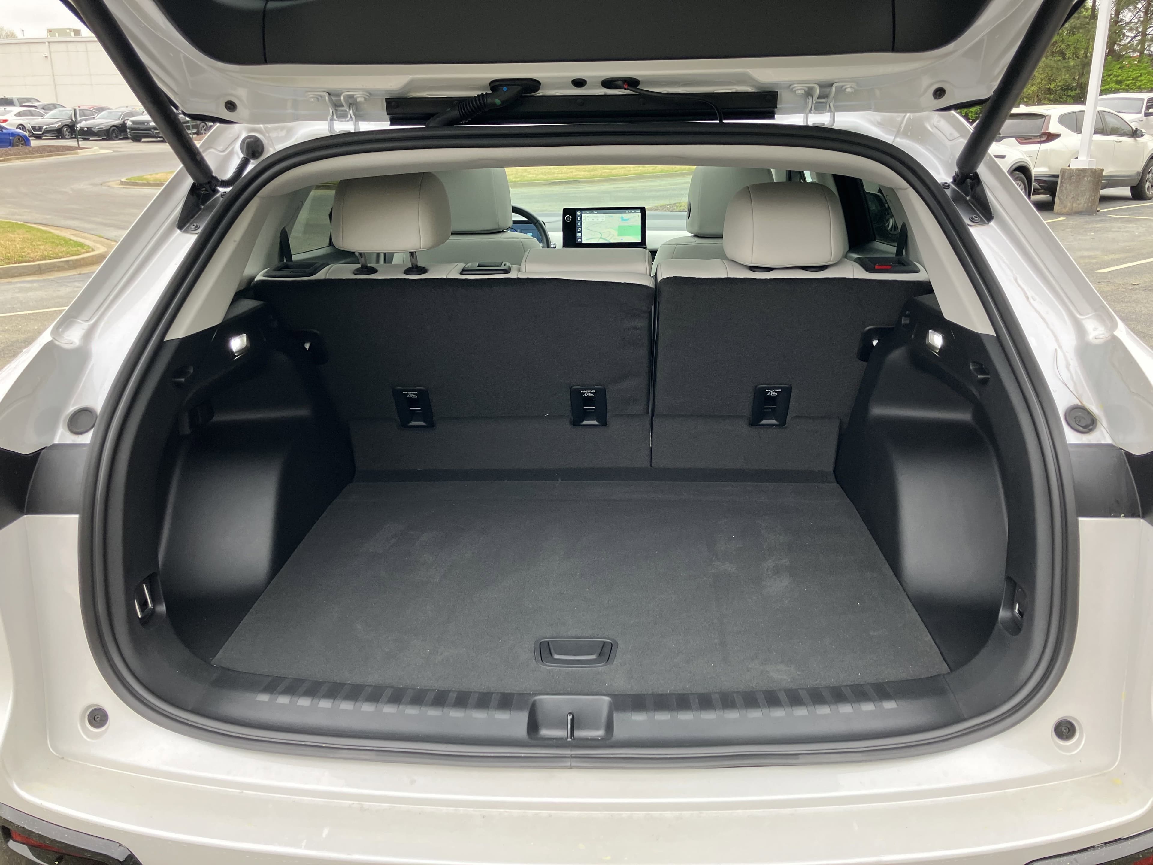 Vehicle photo 33