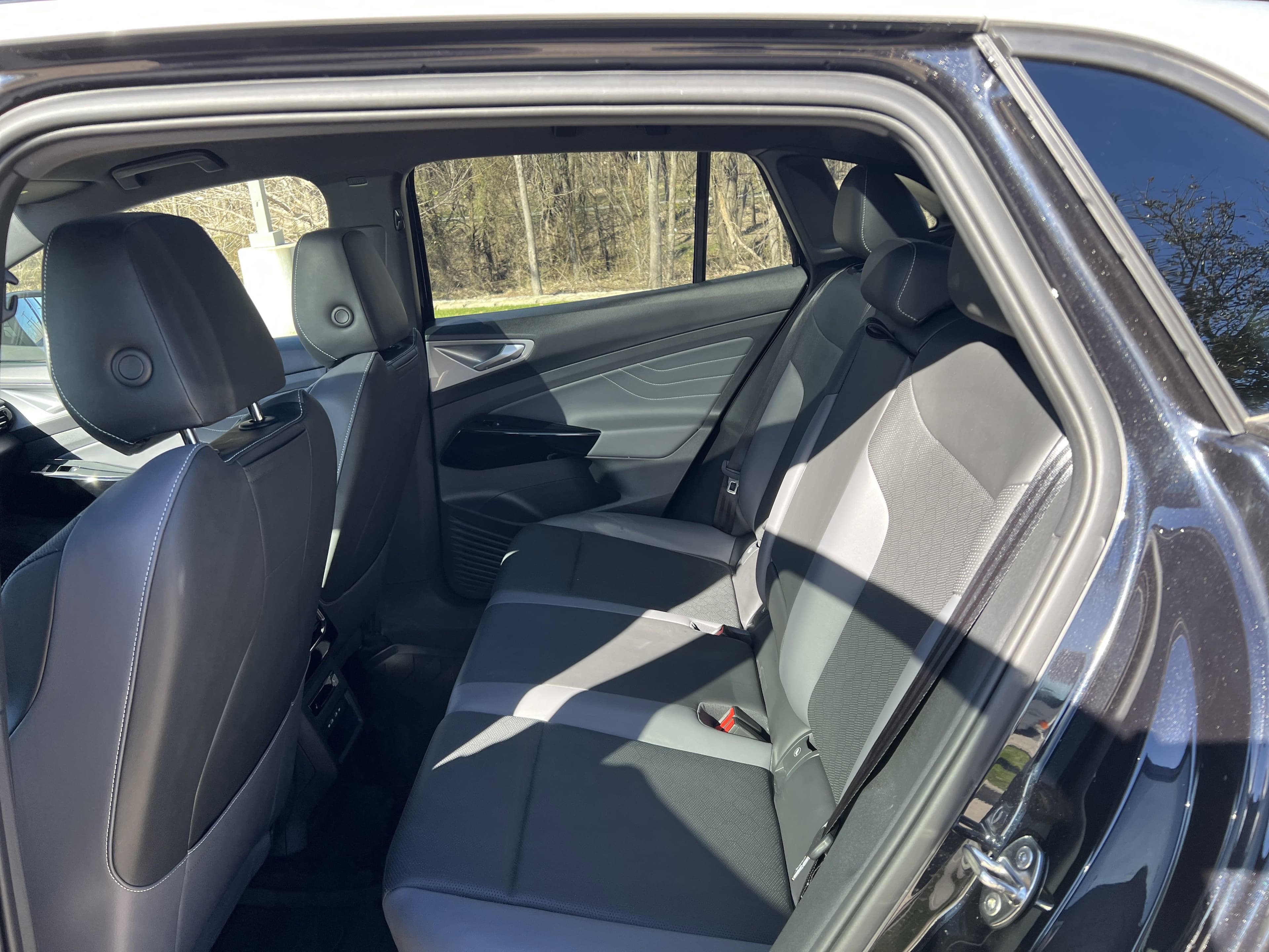 Vehicle photo 33