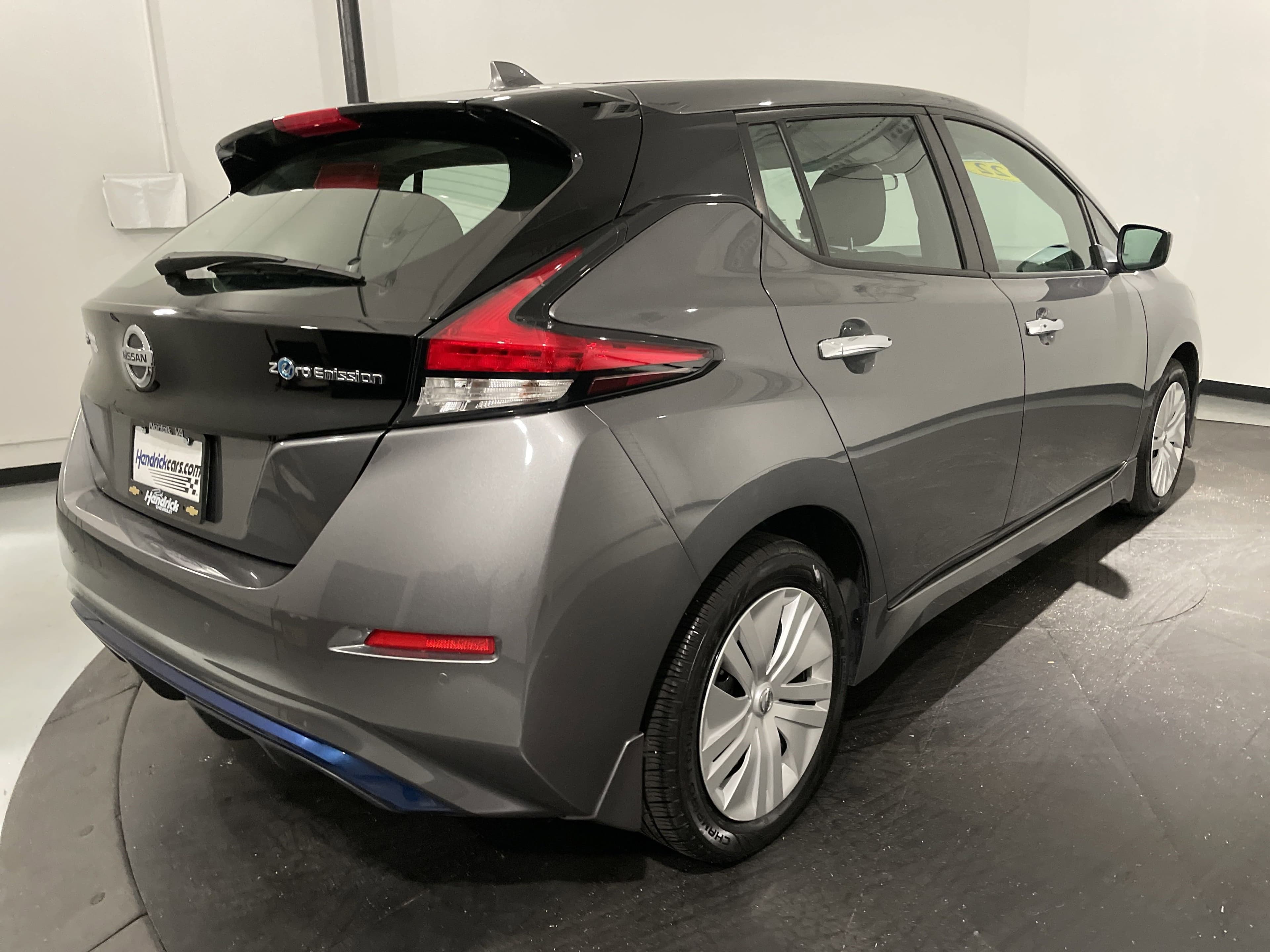 Vehicle photo 8