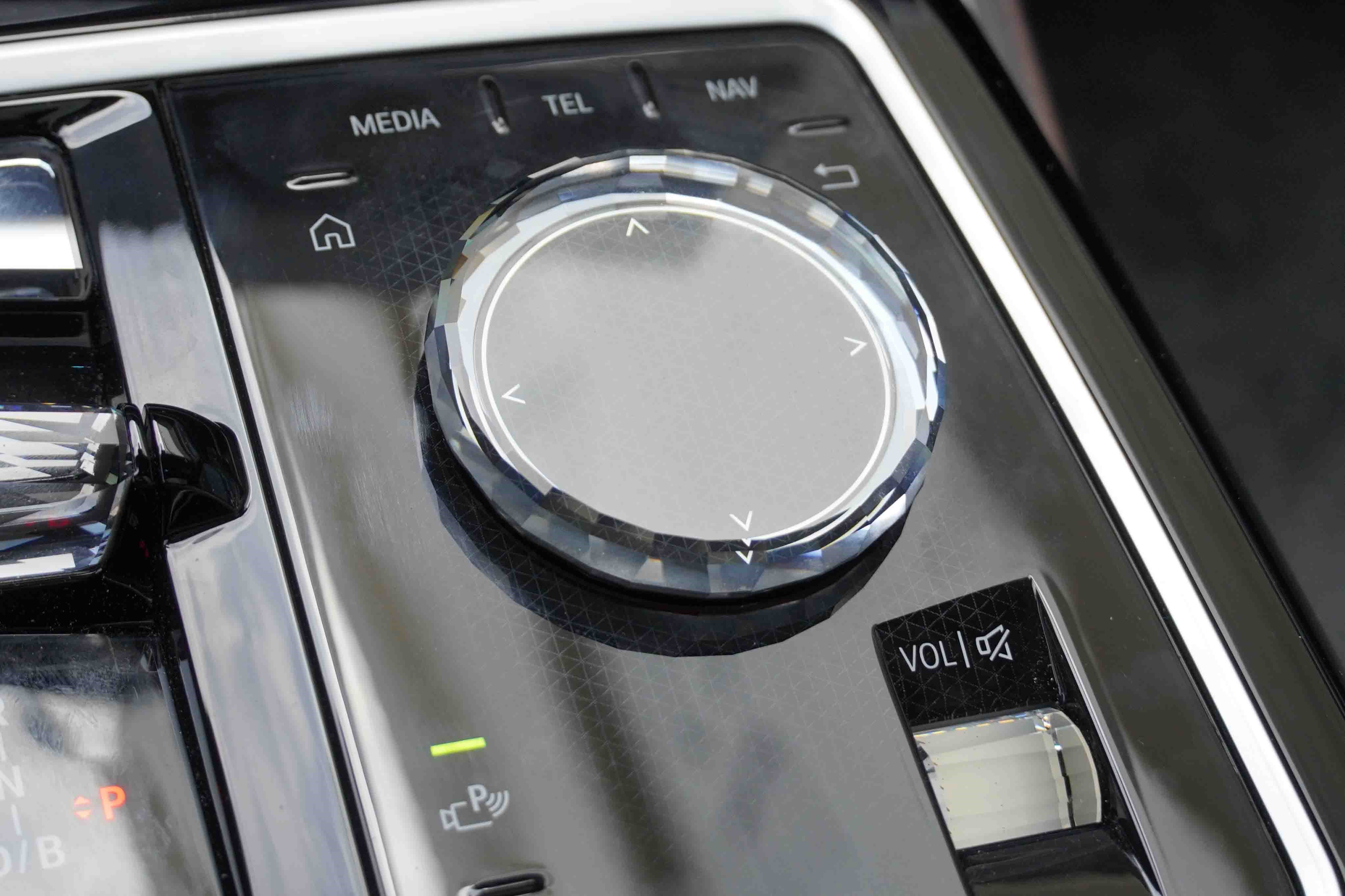 Vehicle photo 15