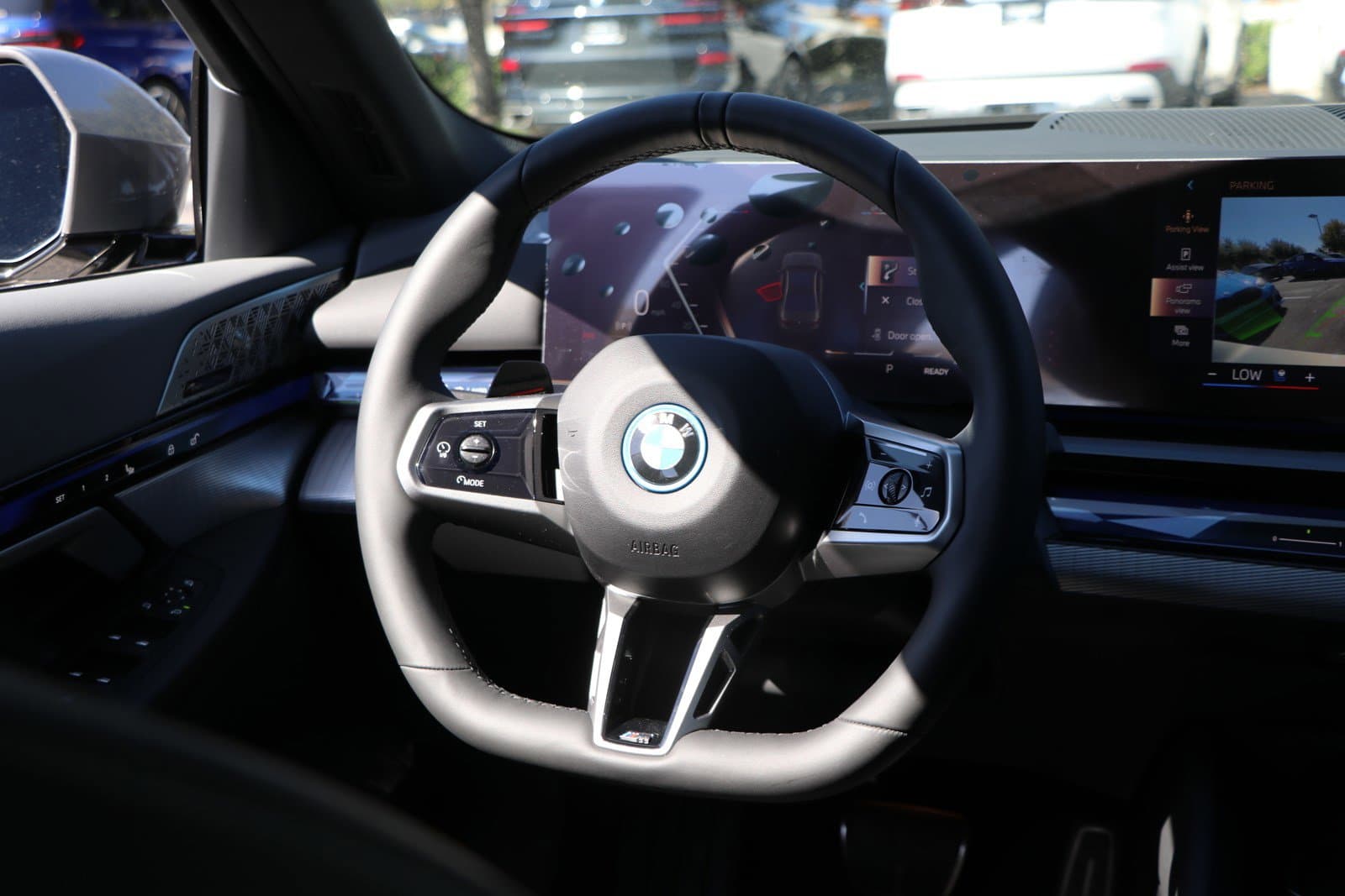 Vehicle photo 28