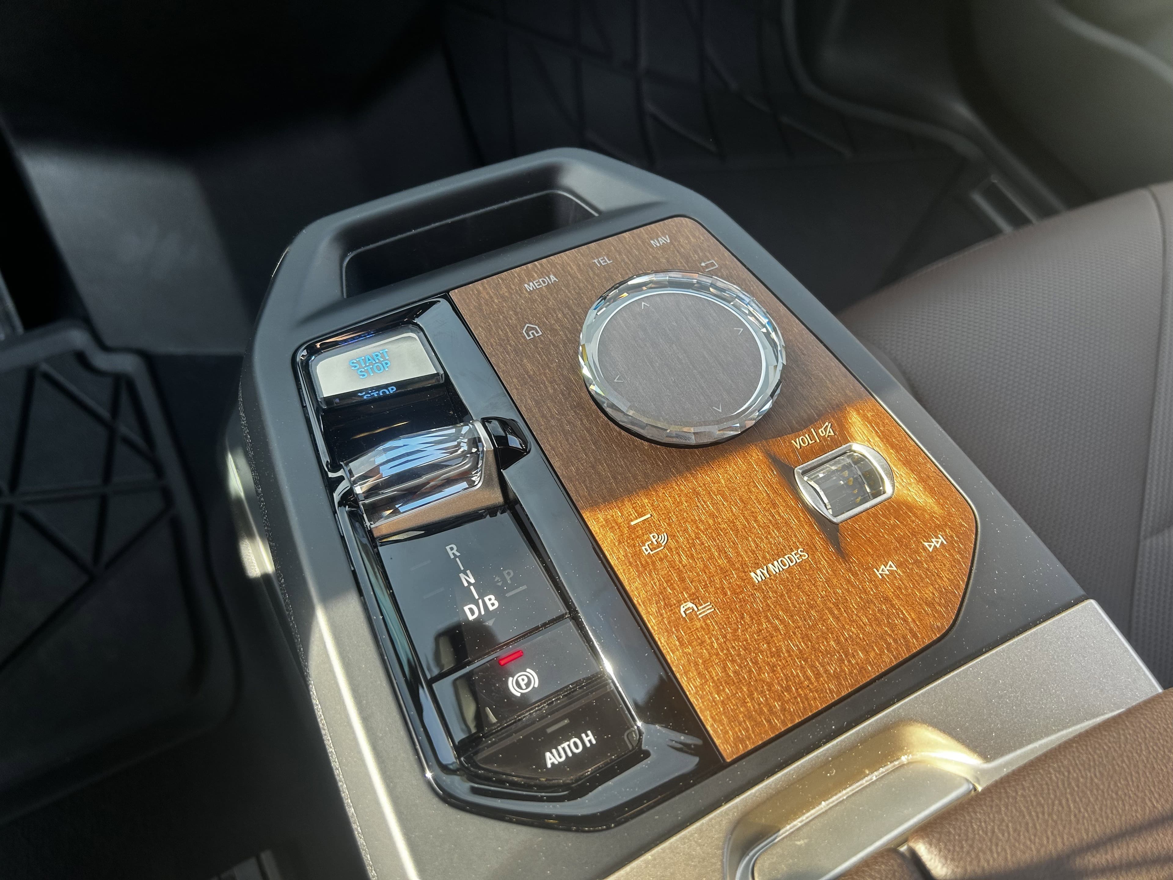 Vehicle photo 20