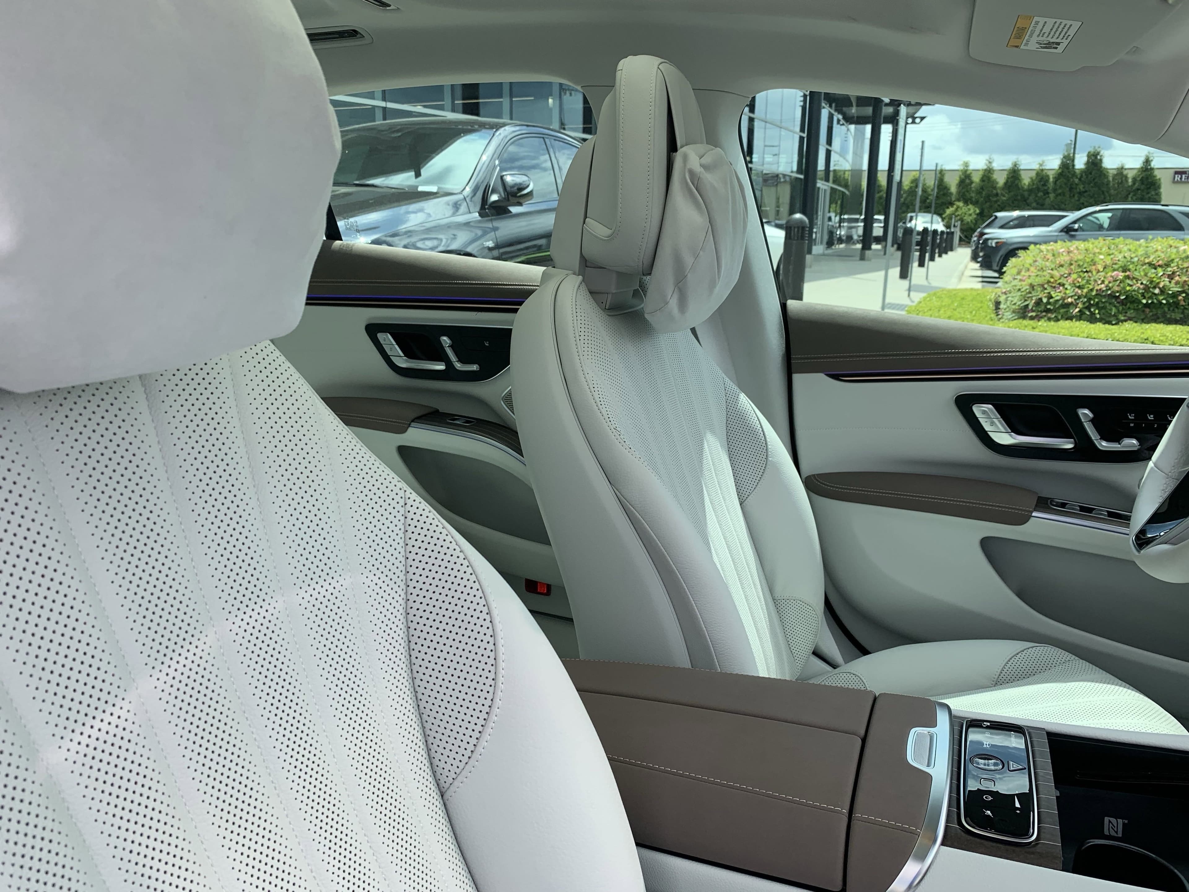 Vehicle photo 34