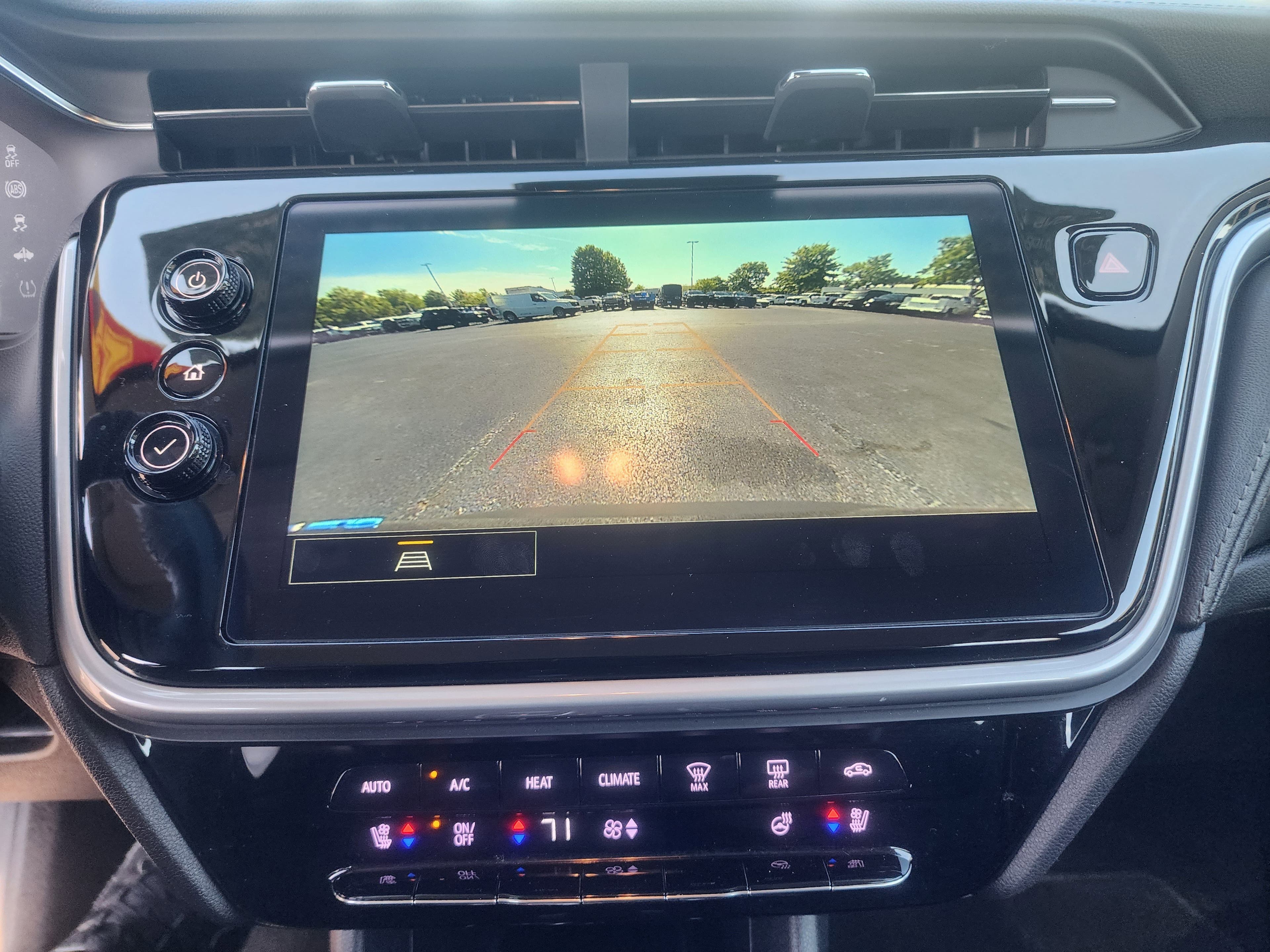 Vehicle photo 30