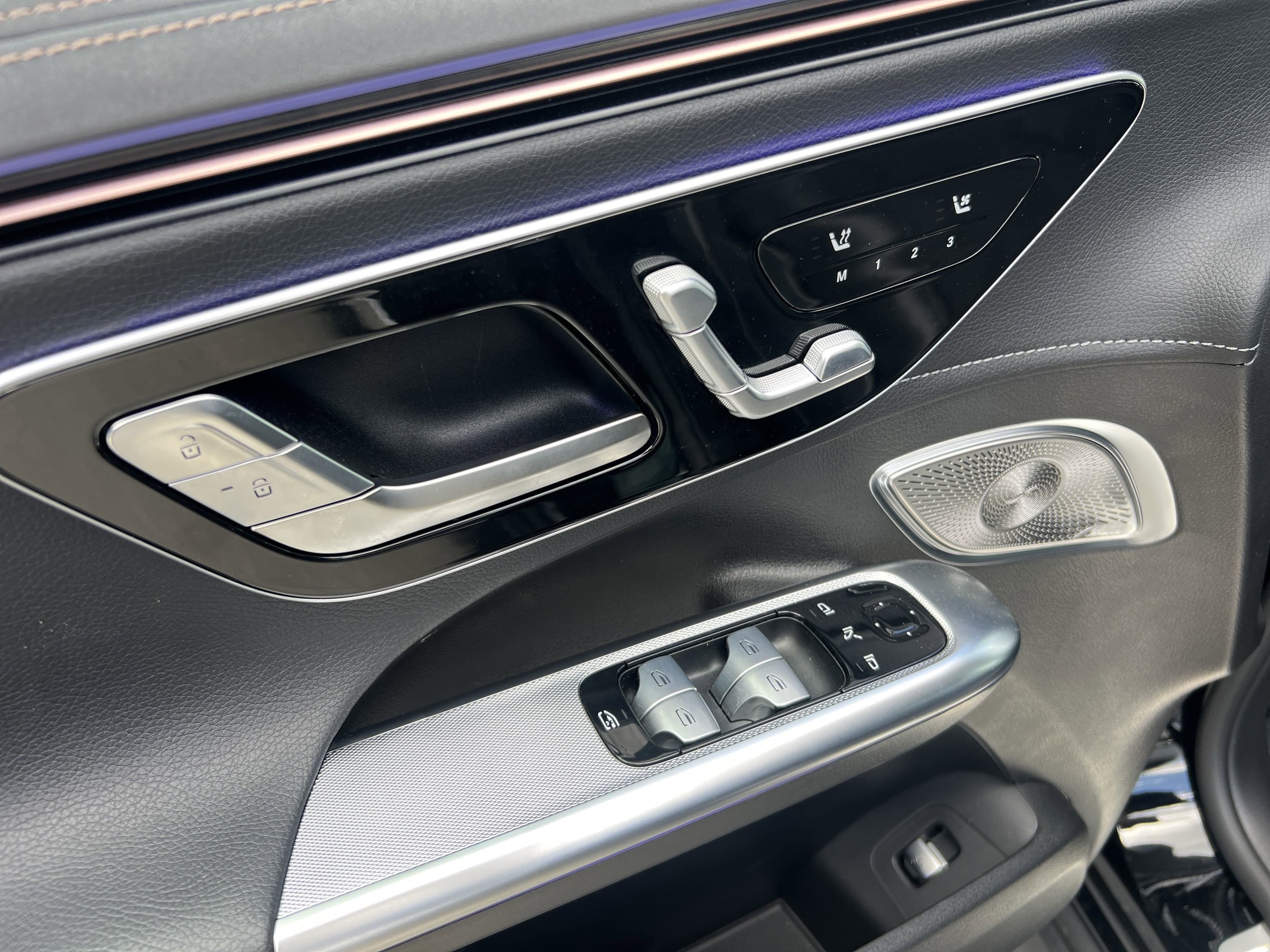Vehicle photo 13