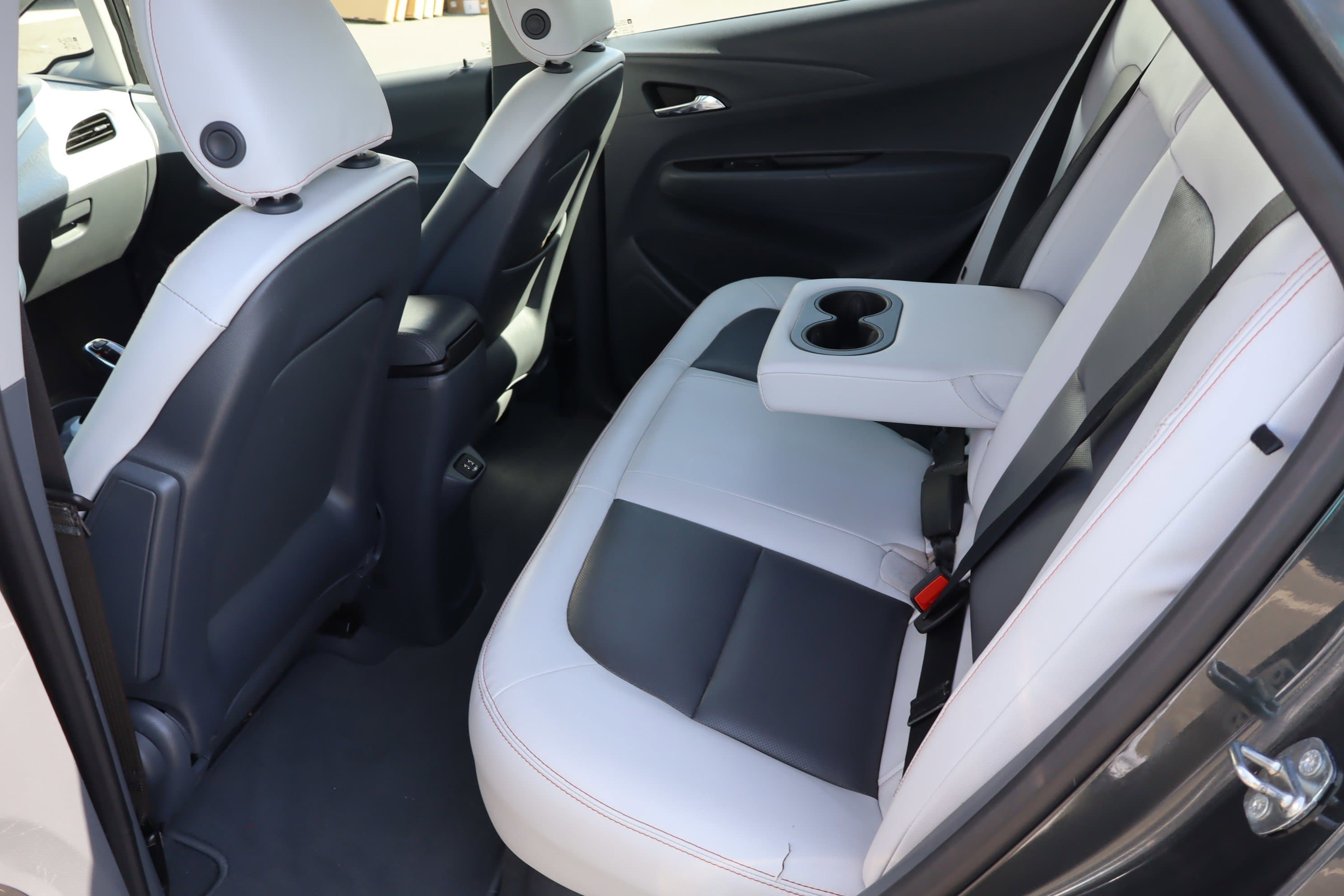 Vehicle photo 29
