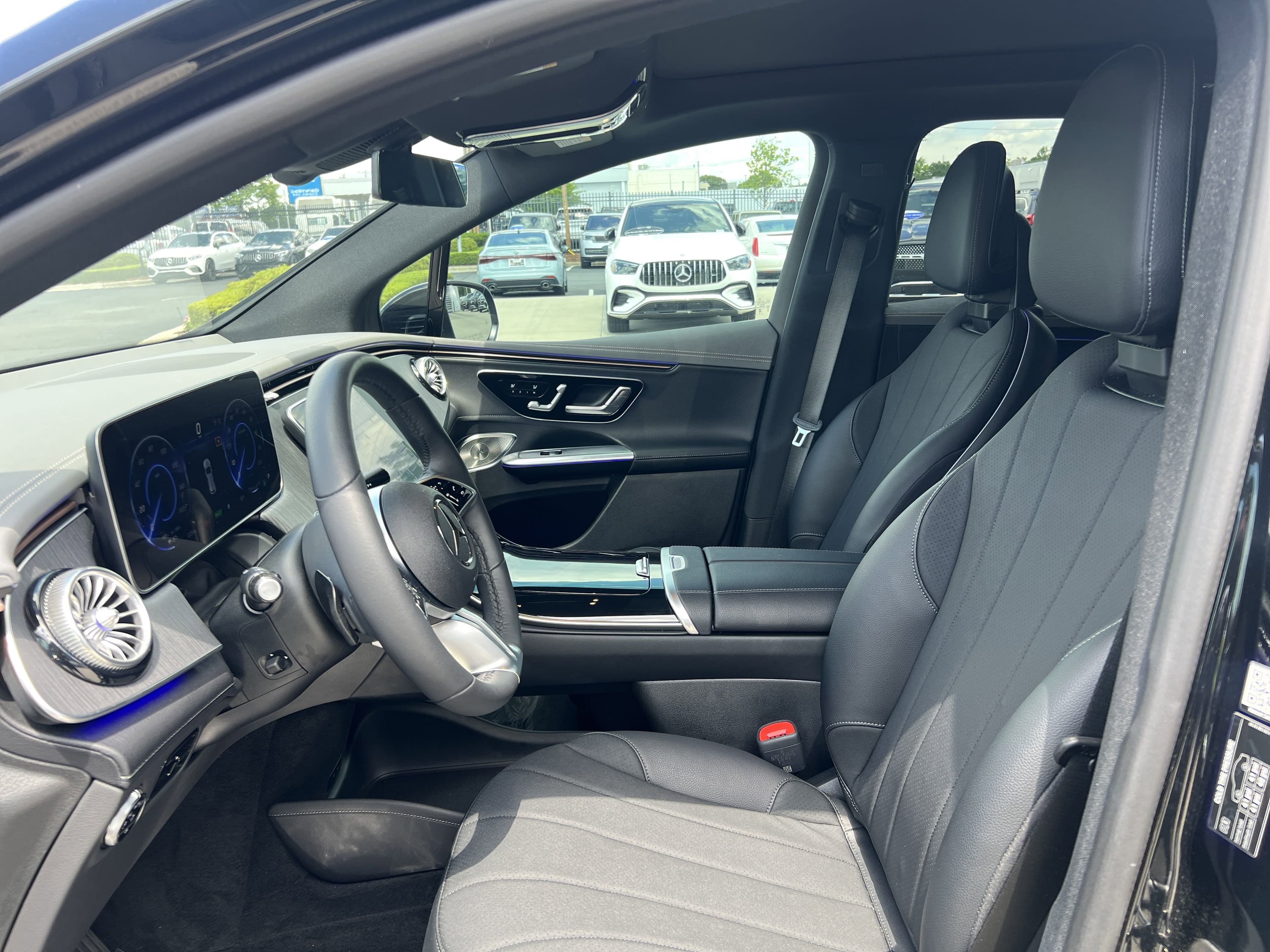 Vehicle photo 14