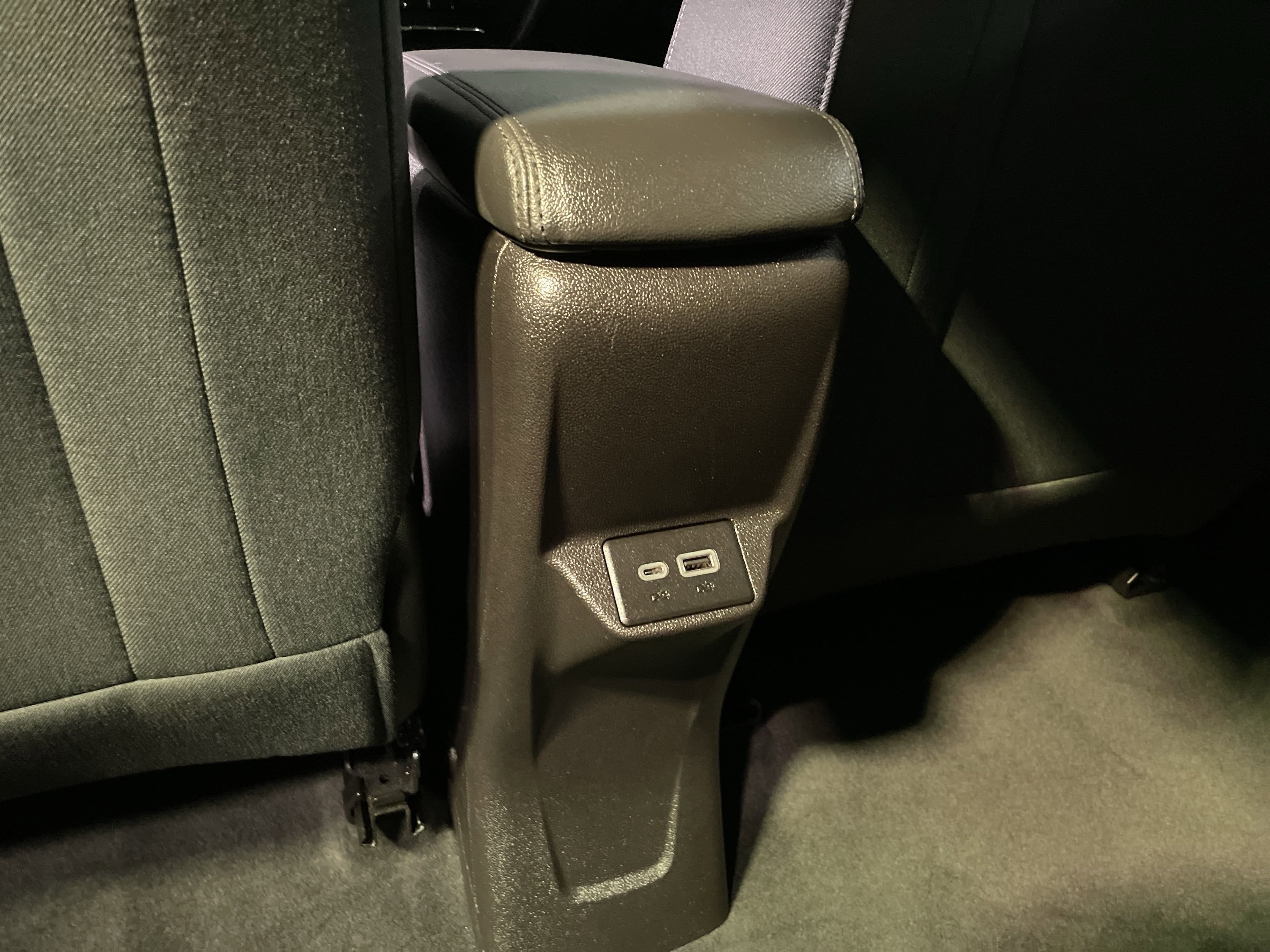 Vehicle photo 29