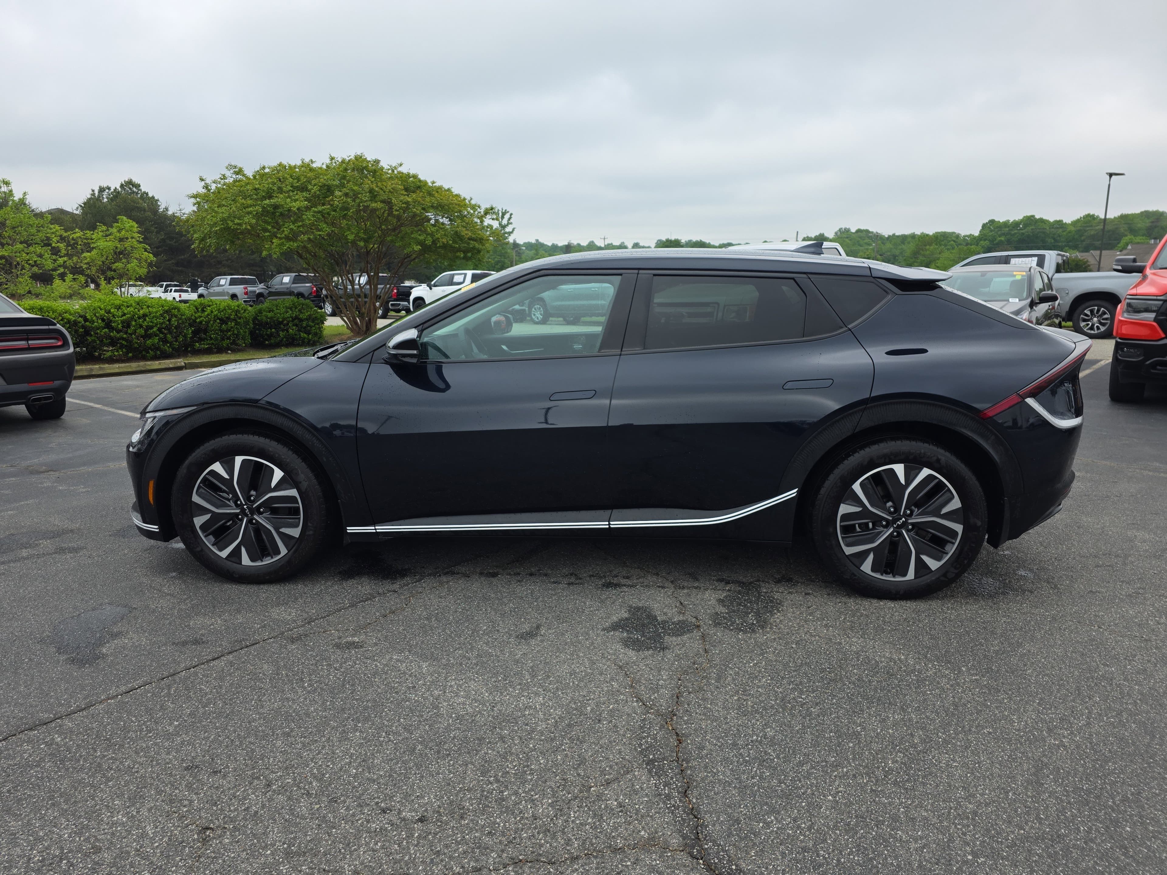 Vehicle photo 5