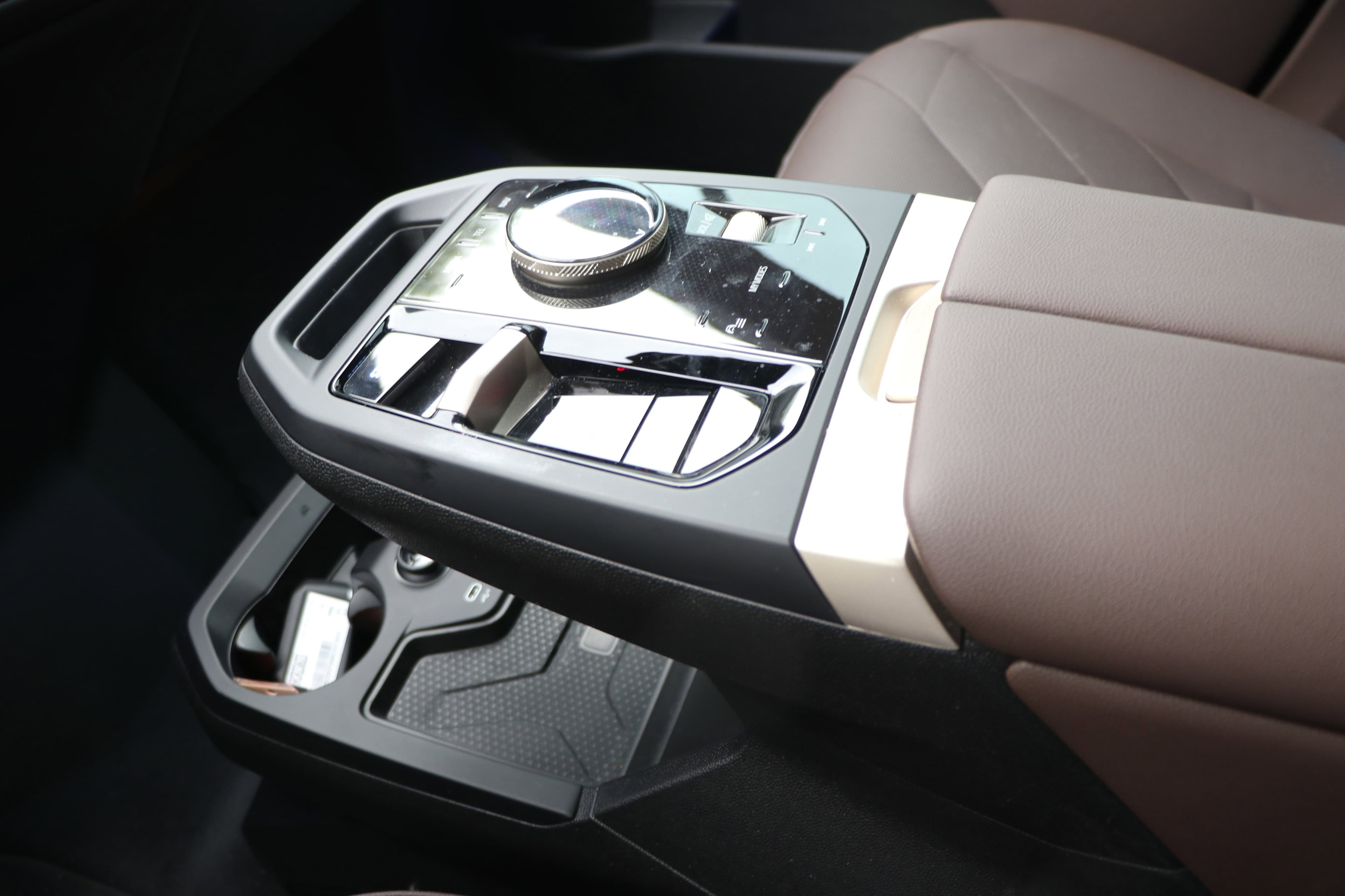 Vehicle photo 22
