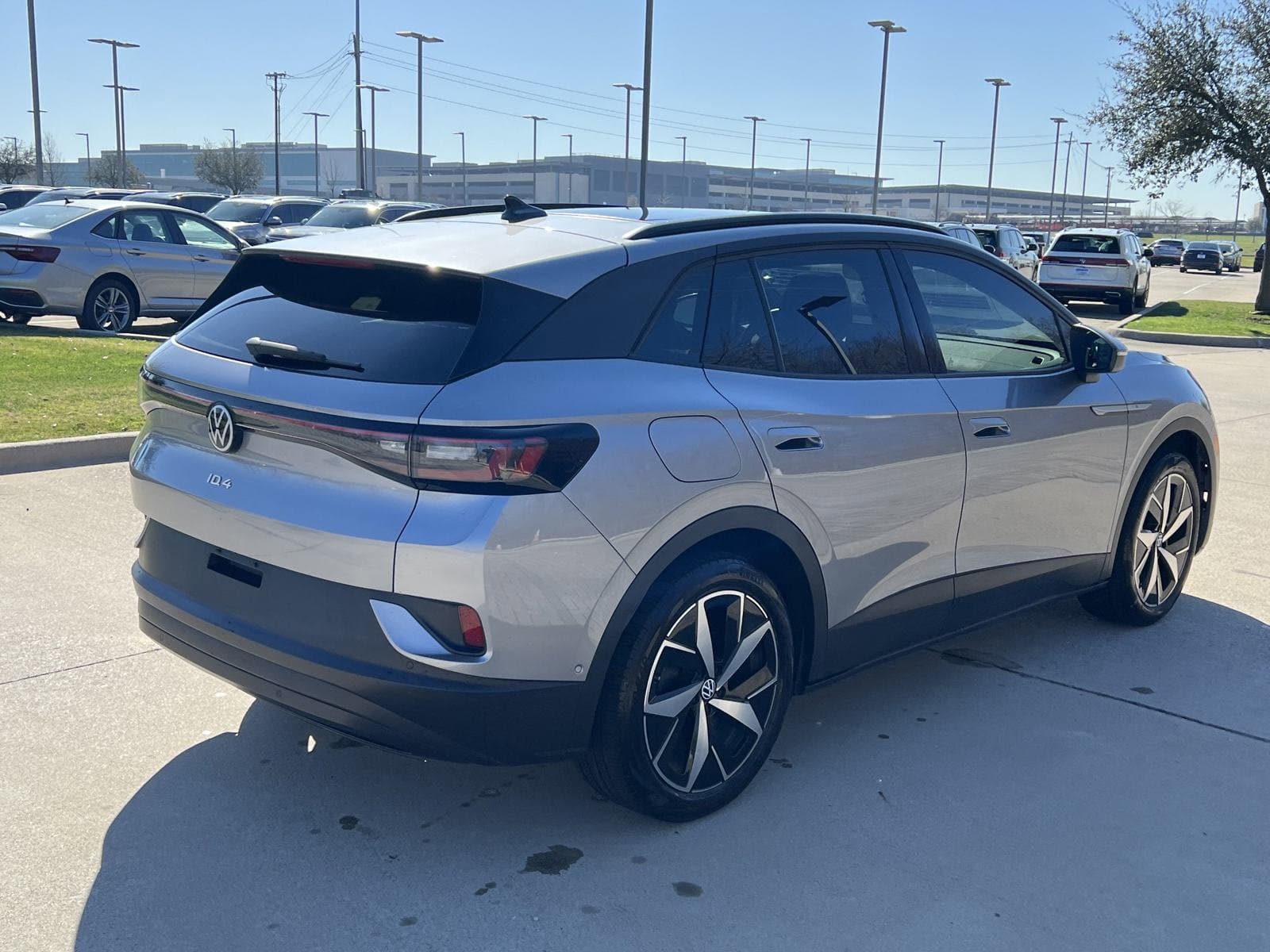 Vehicle photo 10