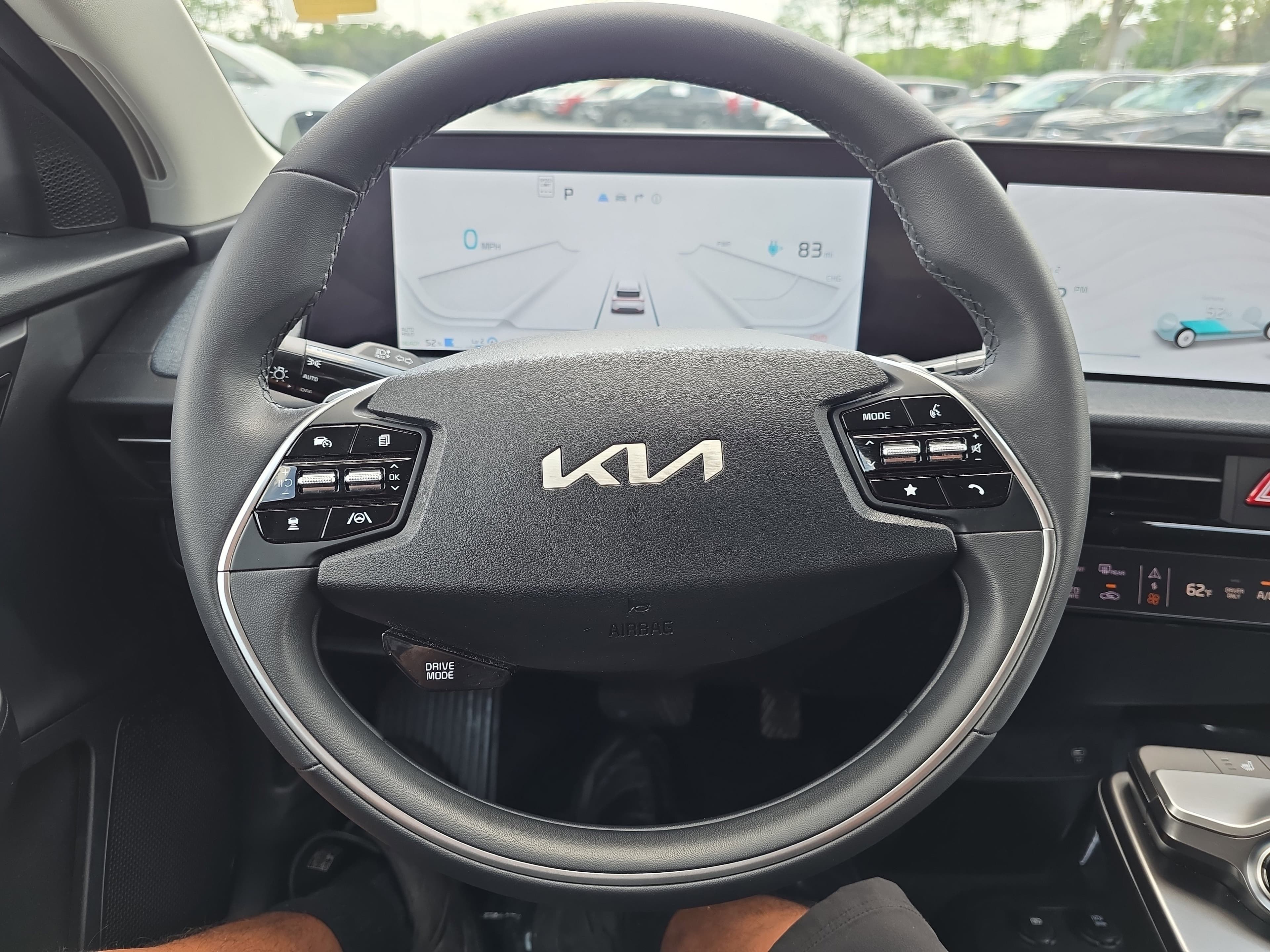 Vehicle photo 16