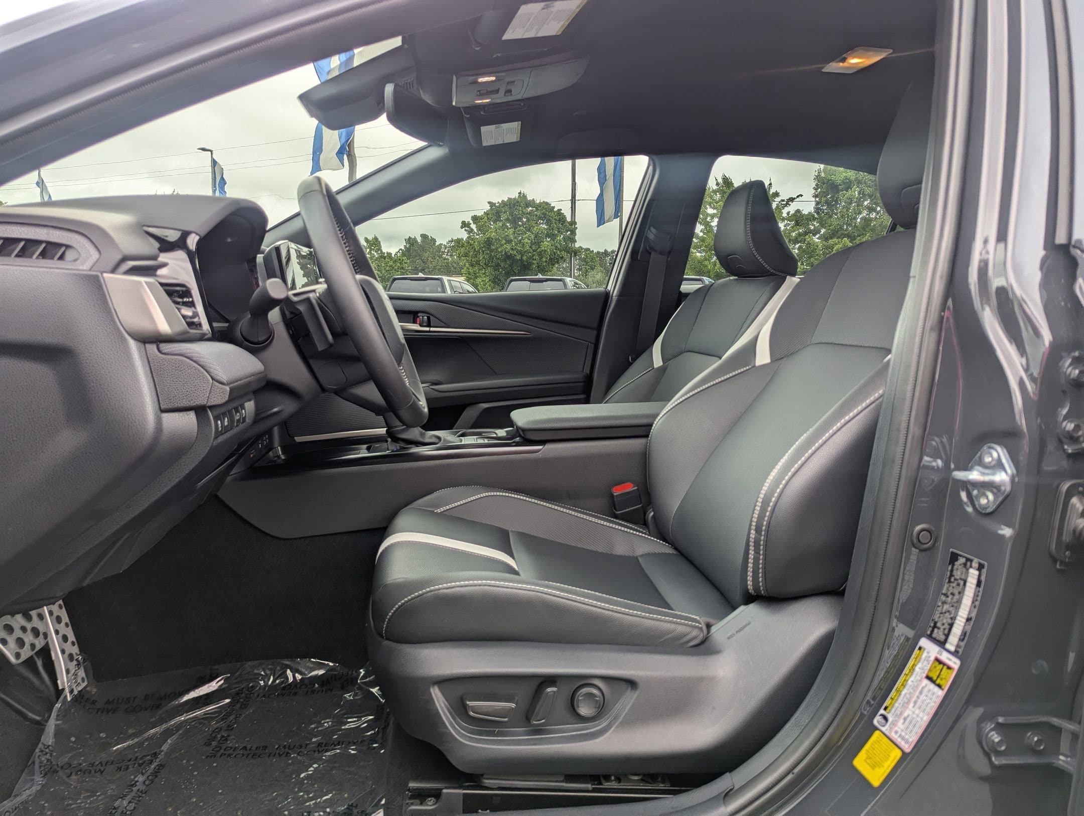 Vehicle photo 16