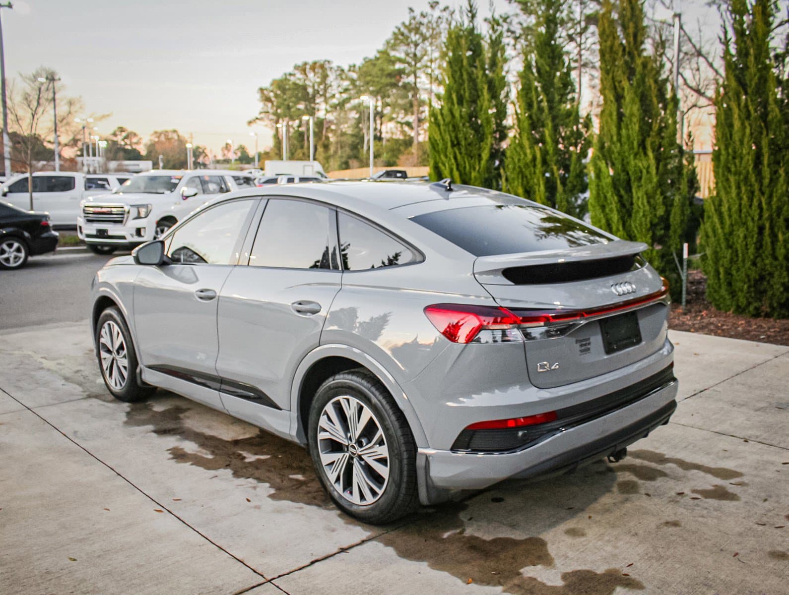 Vehicle photo 6