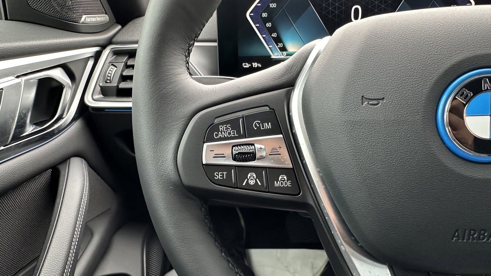 Vehicle photo 16