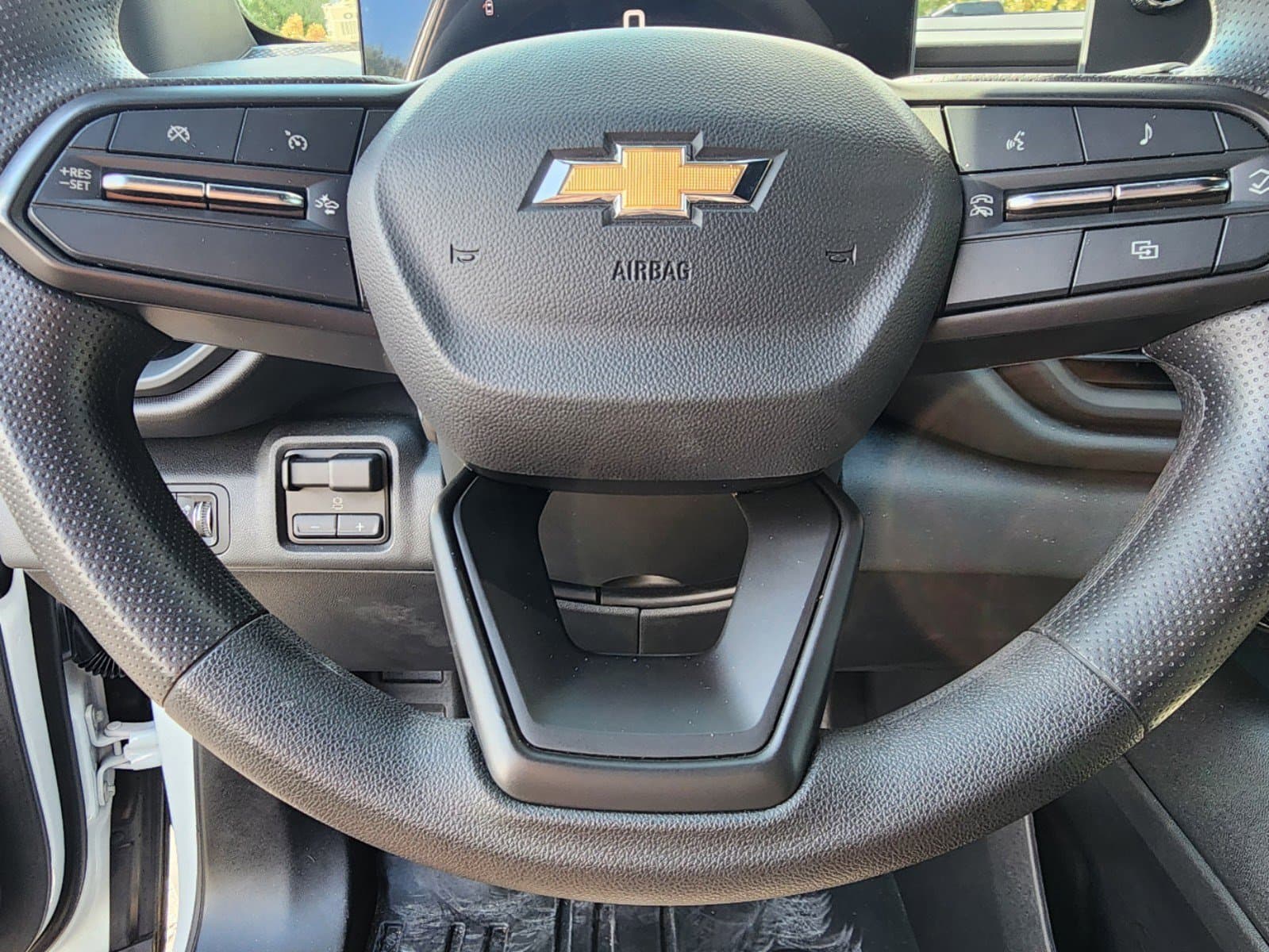 Vehicle photo 27