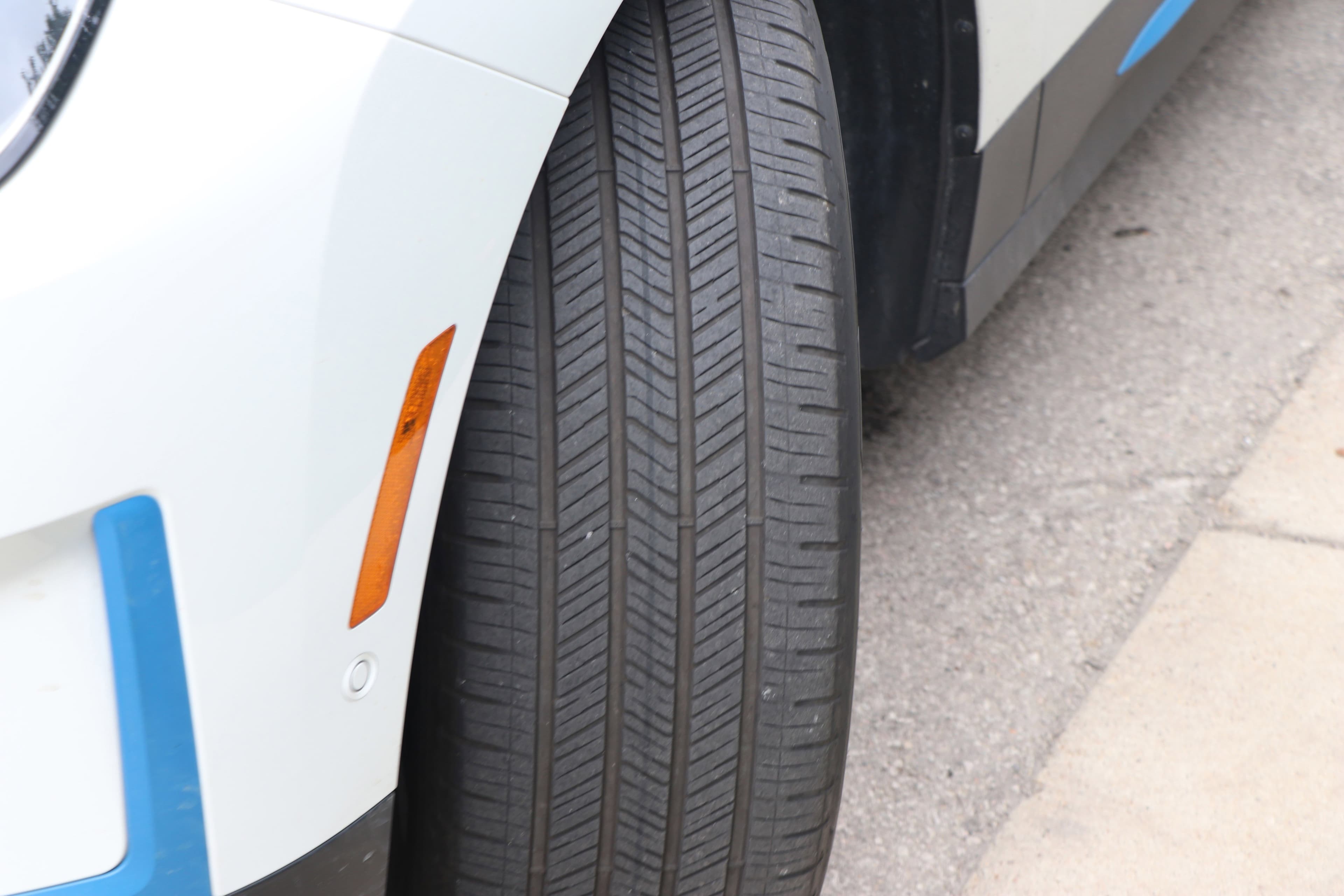 Vehicle photo 5