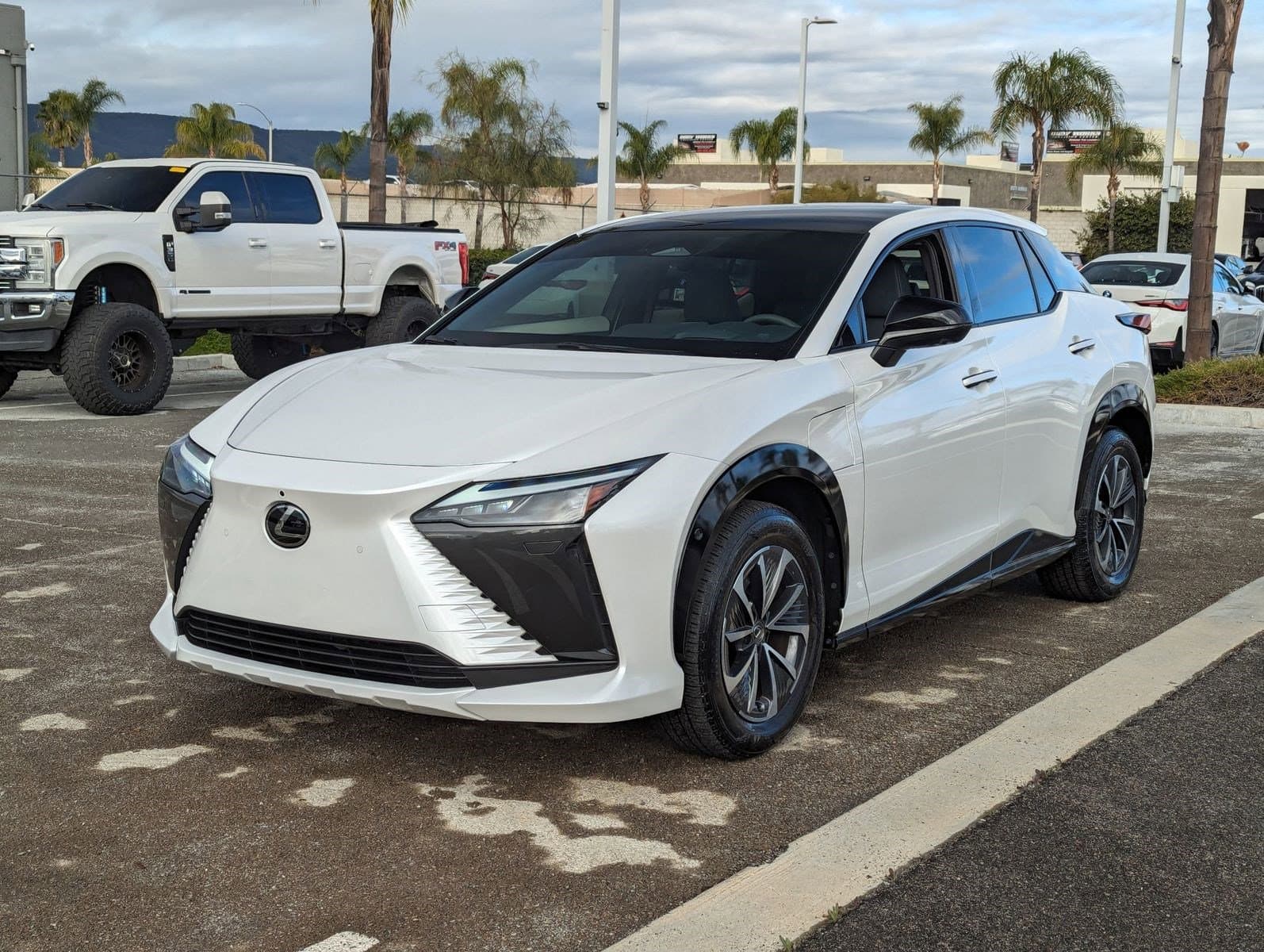 Vehicle photo 3