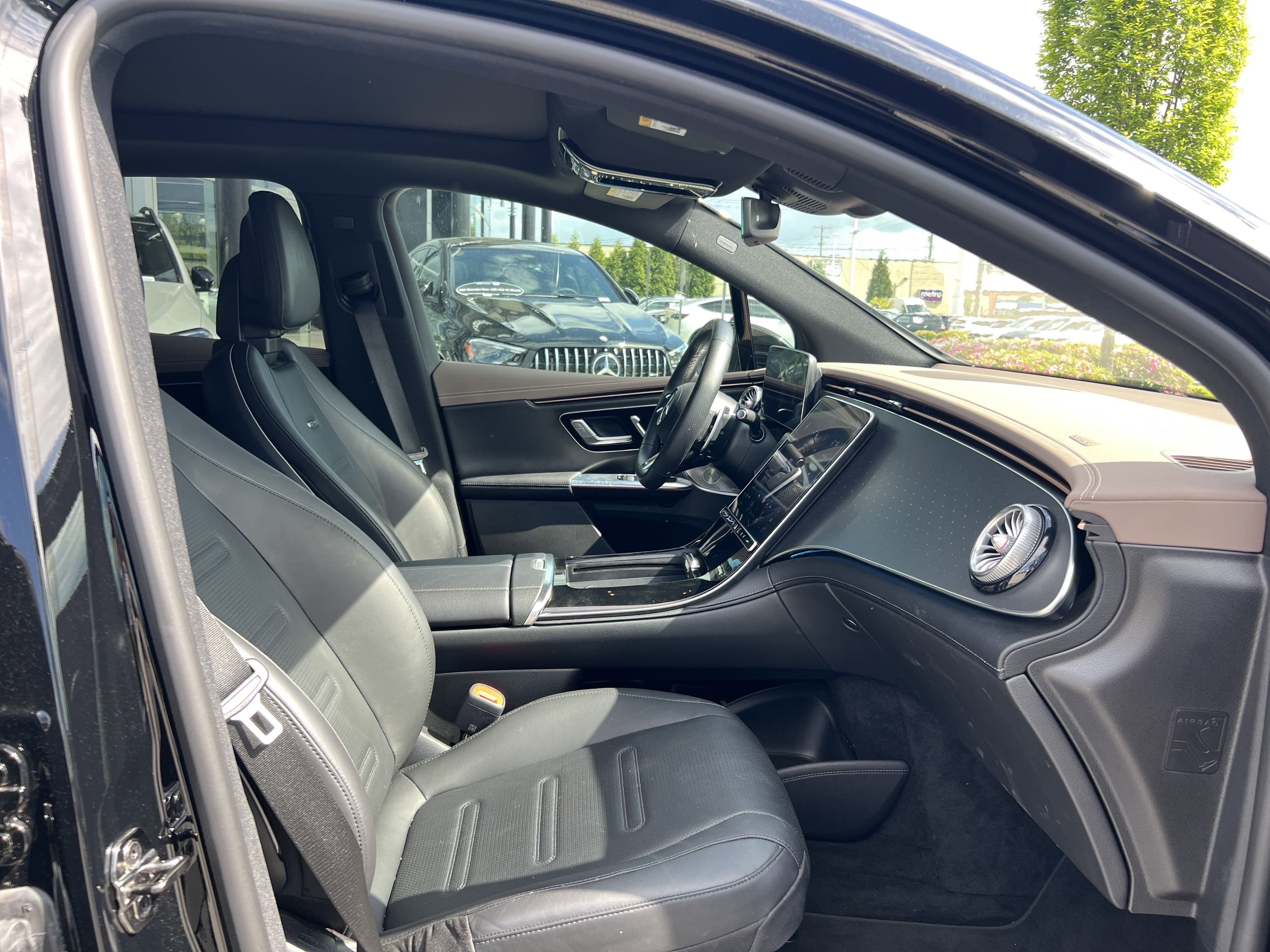 Vehicle photo 33
