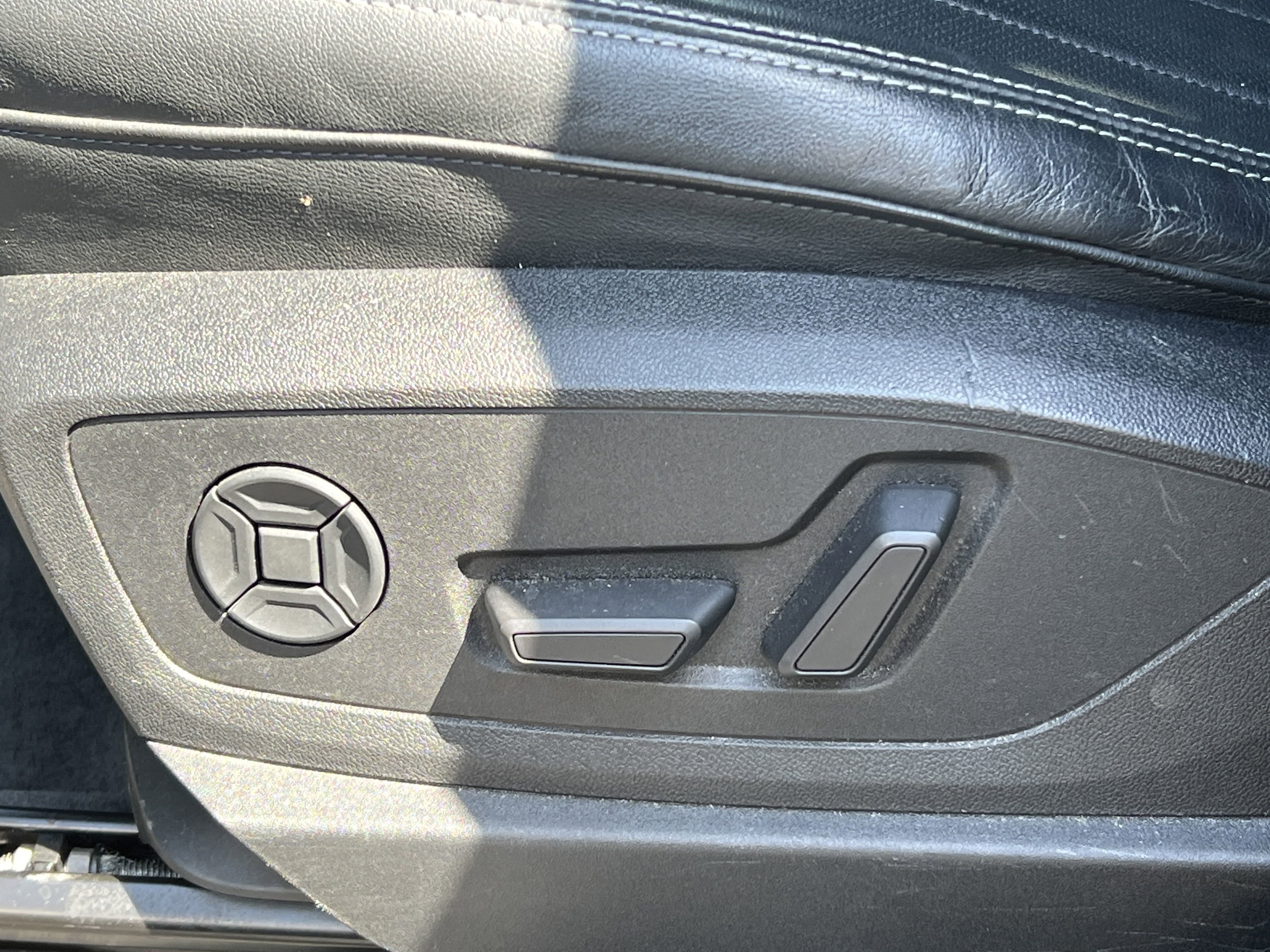 Vehicle photo 15