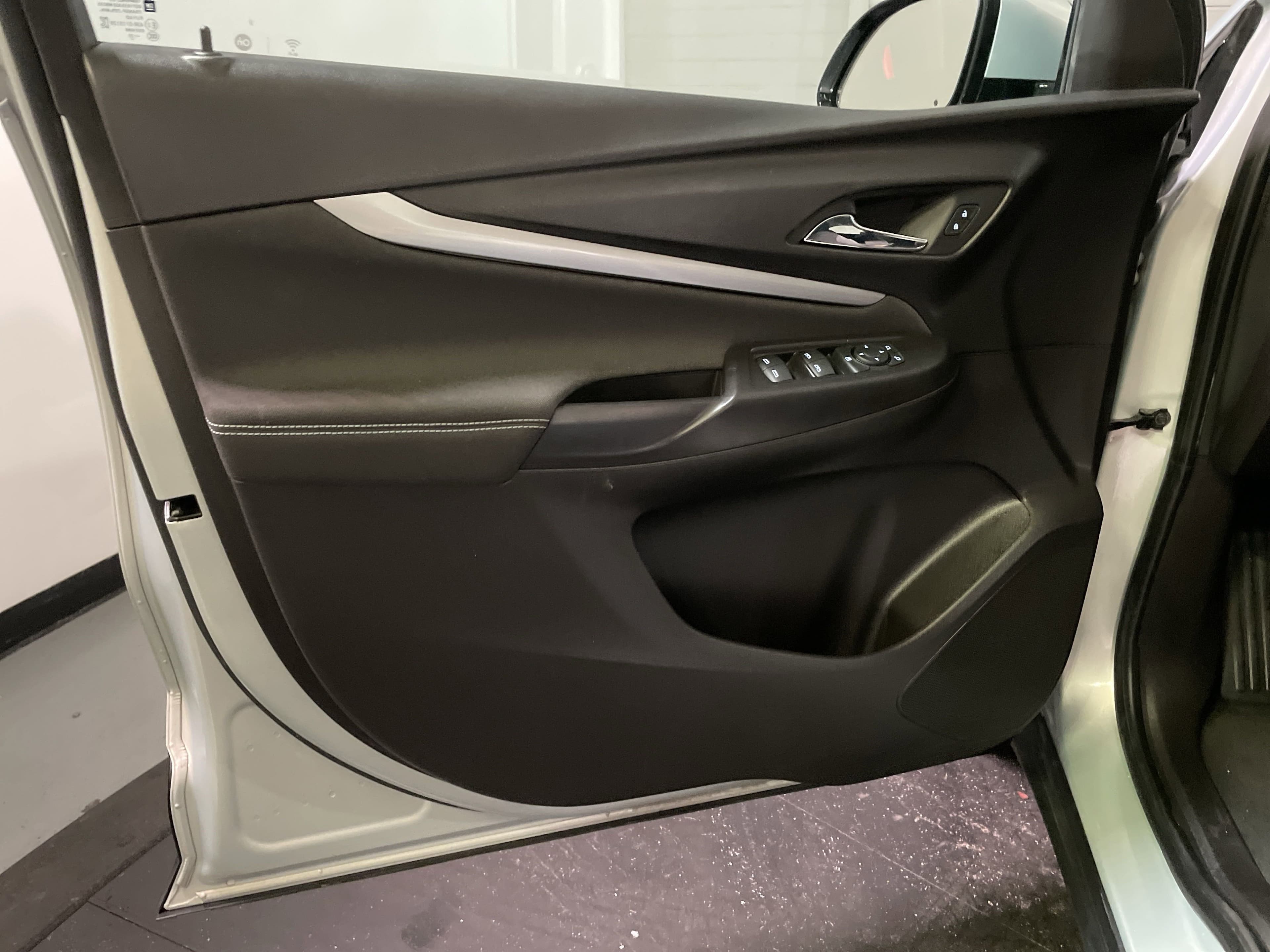 Vehicle photo 12