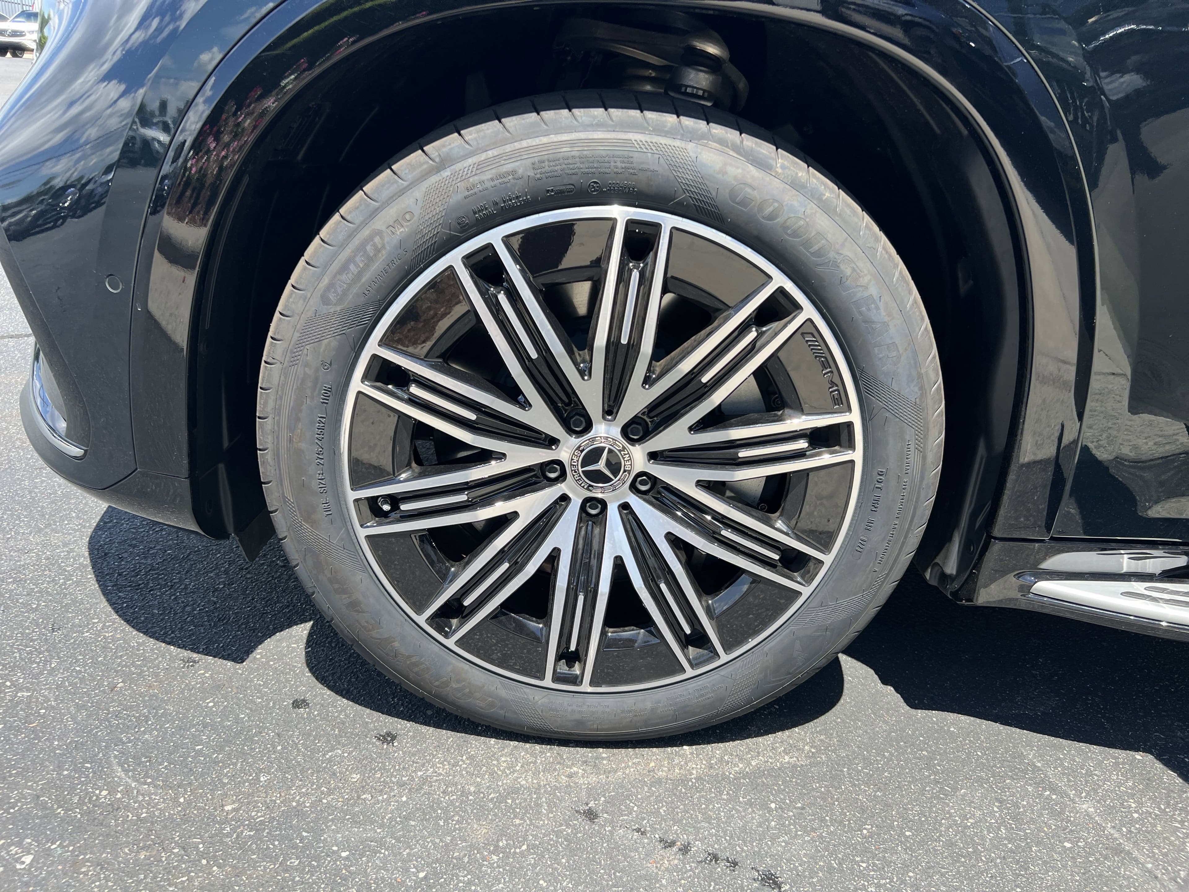 Vehicle photo 11