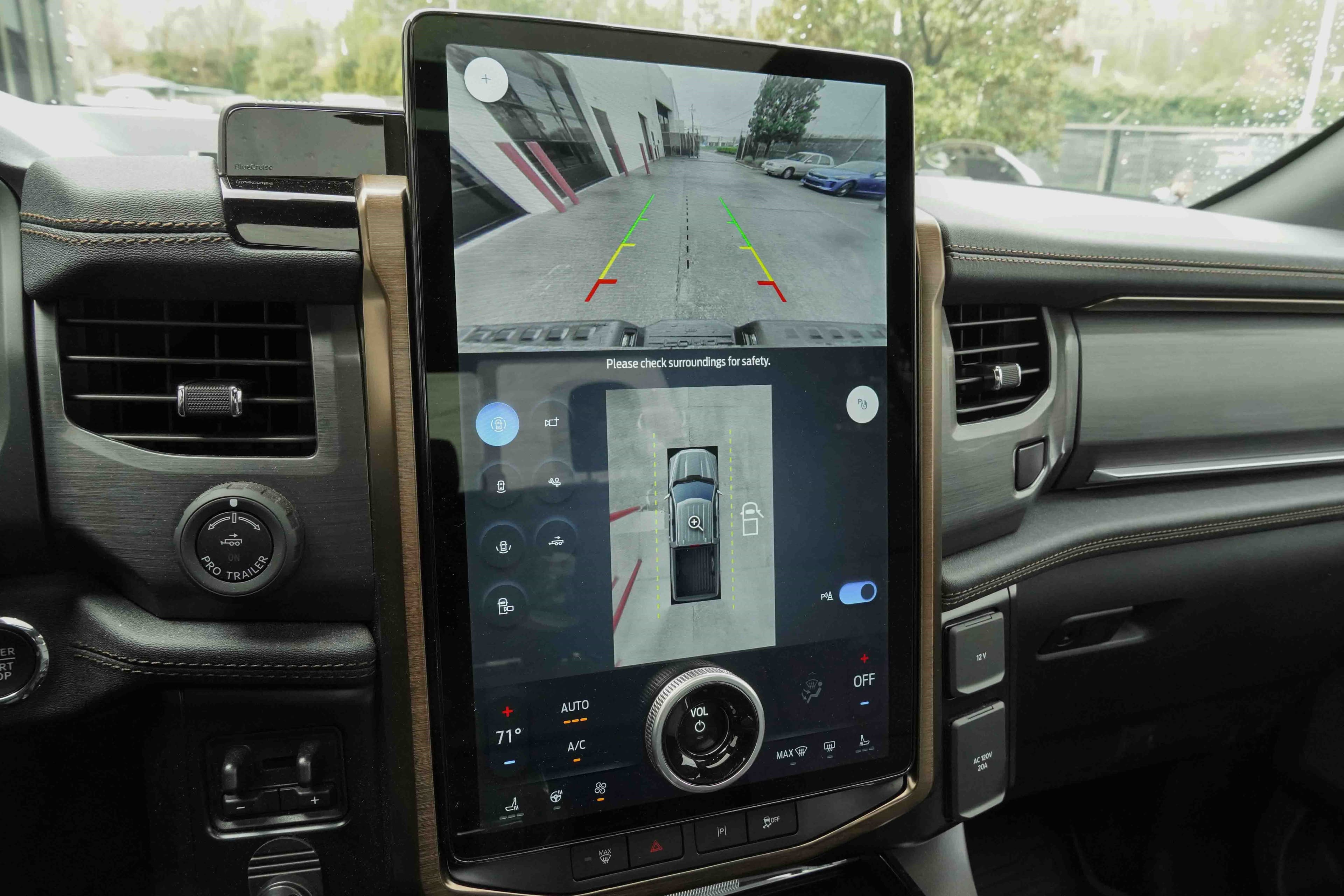 Vehicle photo 22
