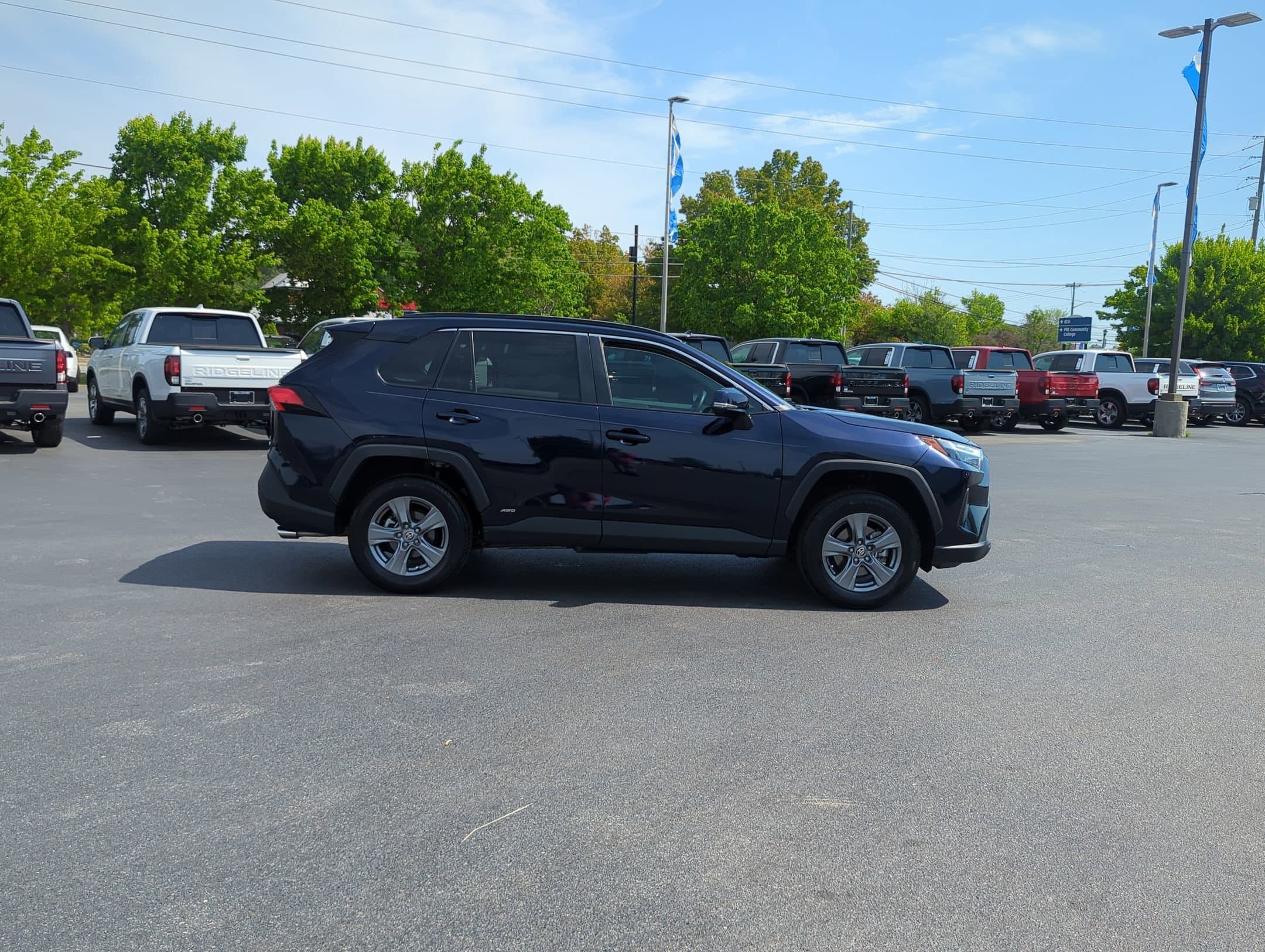 Vehicle photo 8