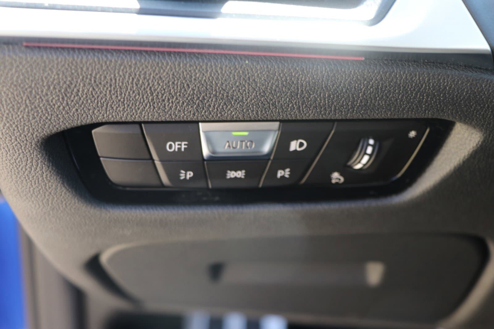 Vehicle photo 23