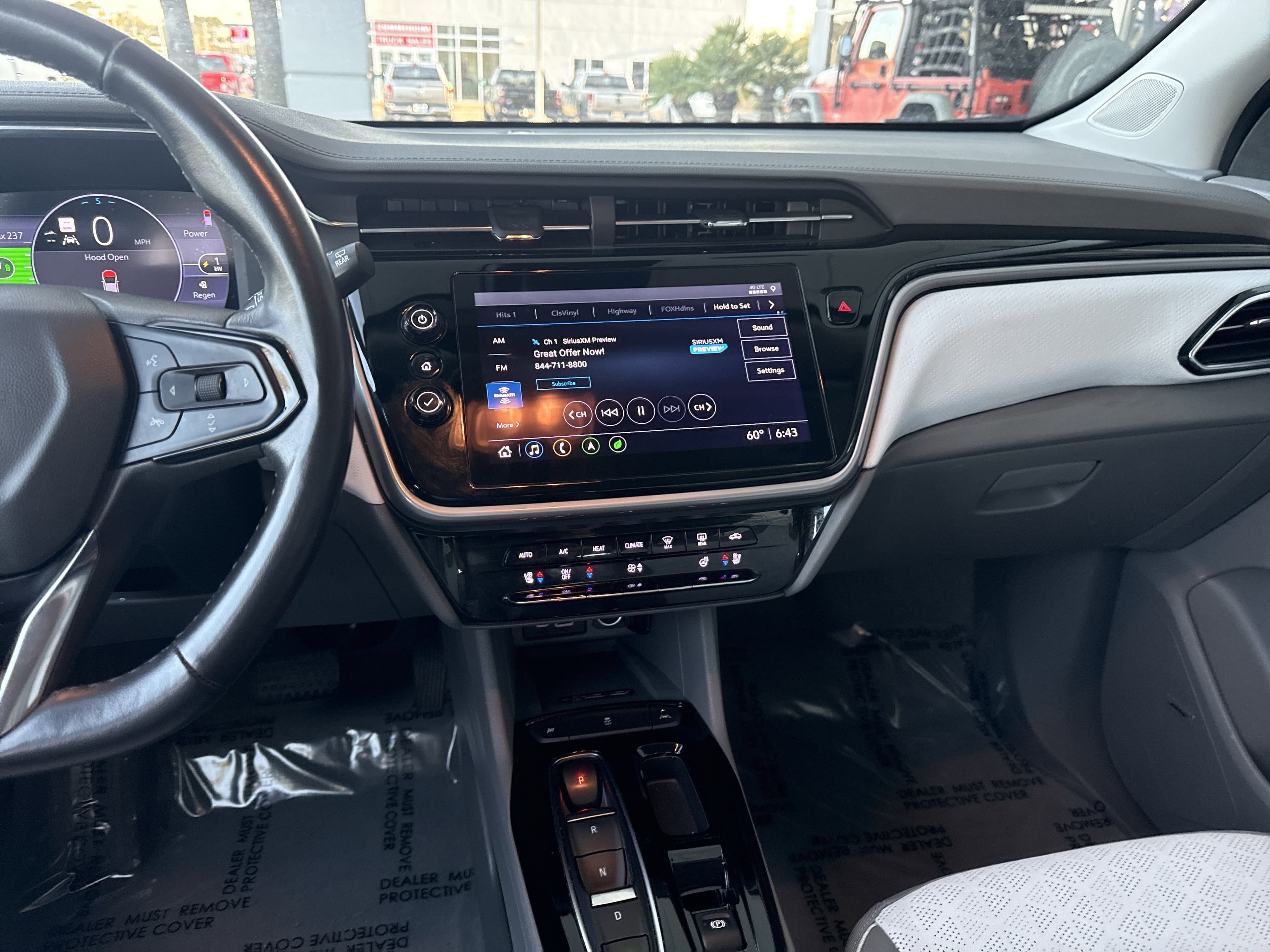 Vehicle photo 28