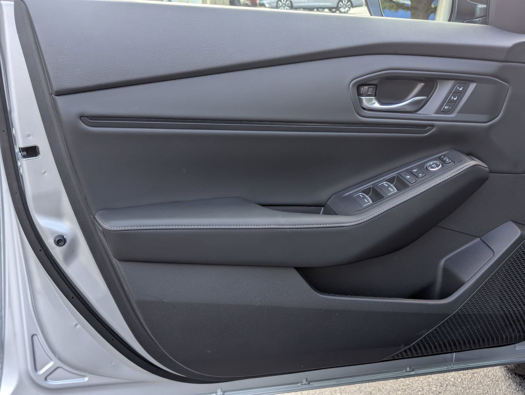 Vehicle photo 13
