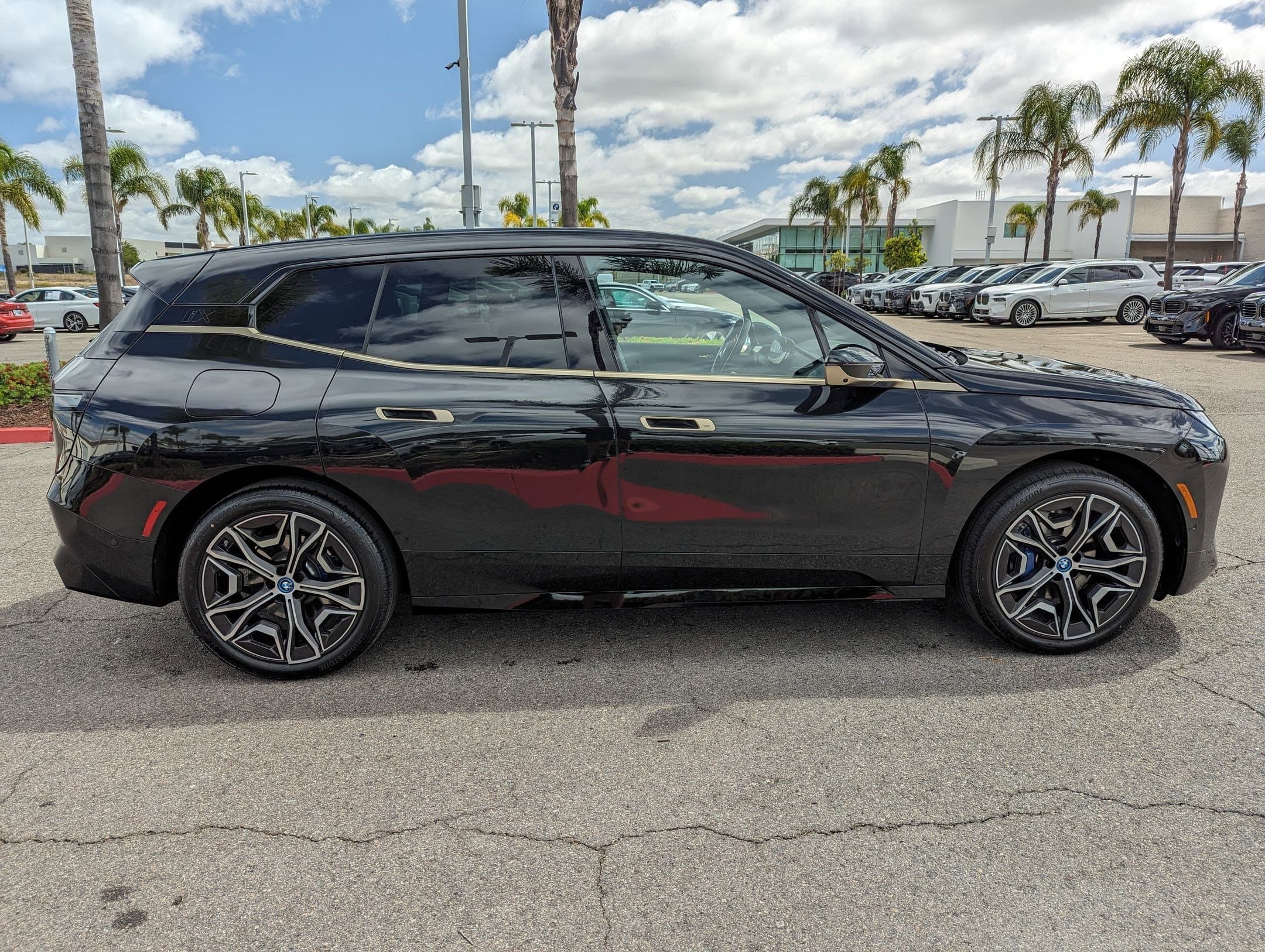 Vehicle photo 9