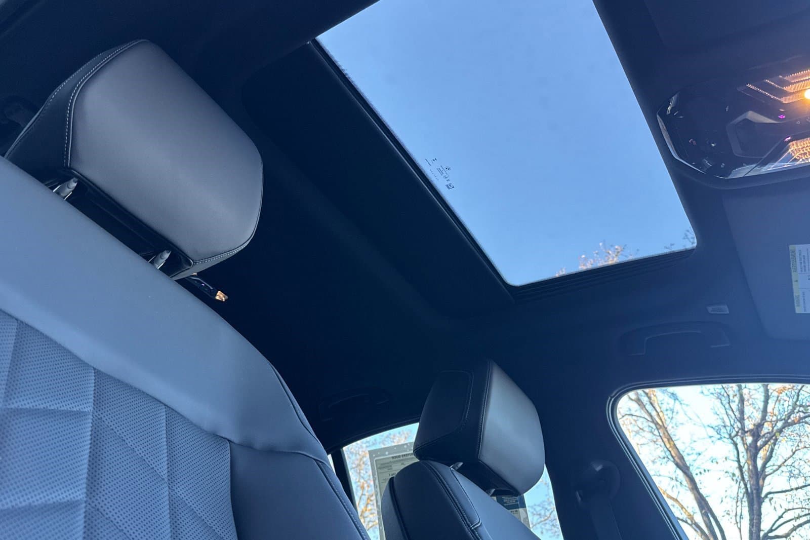 Vehicle photo 18