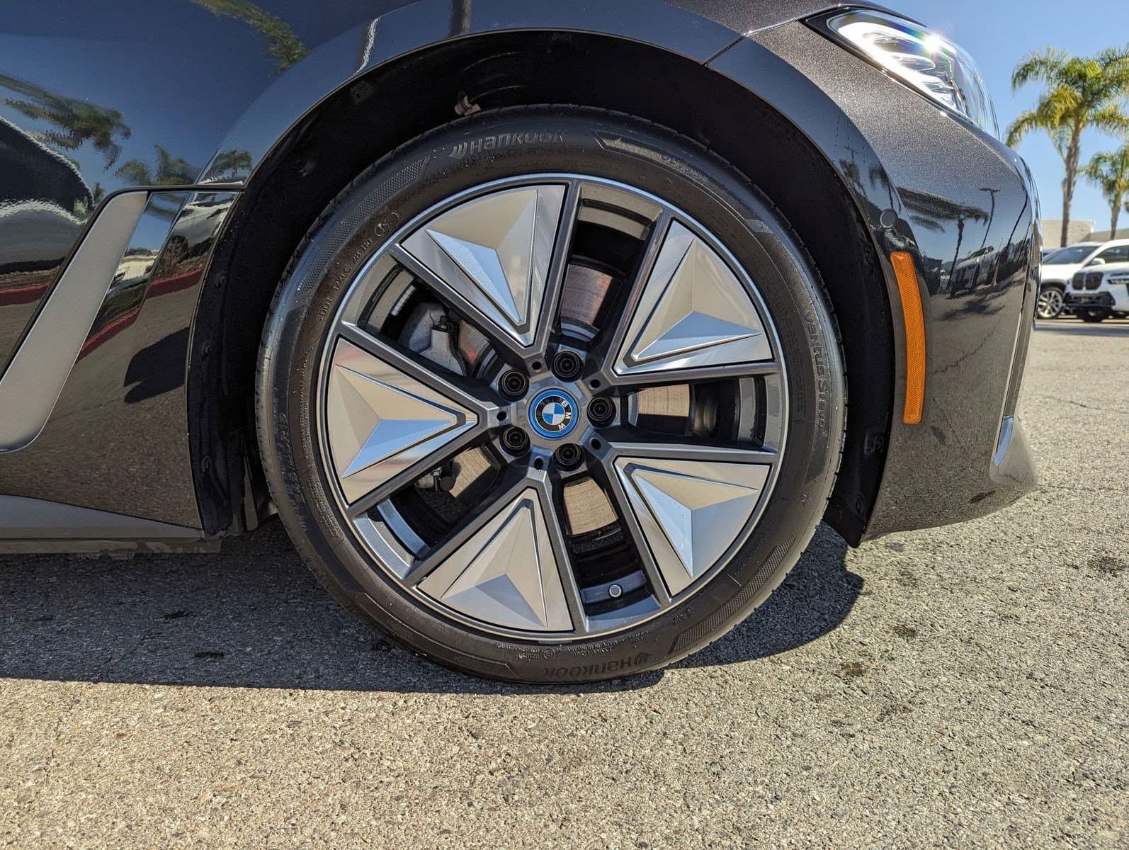 Vehicle photo 11