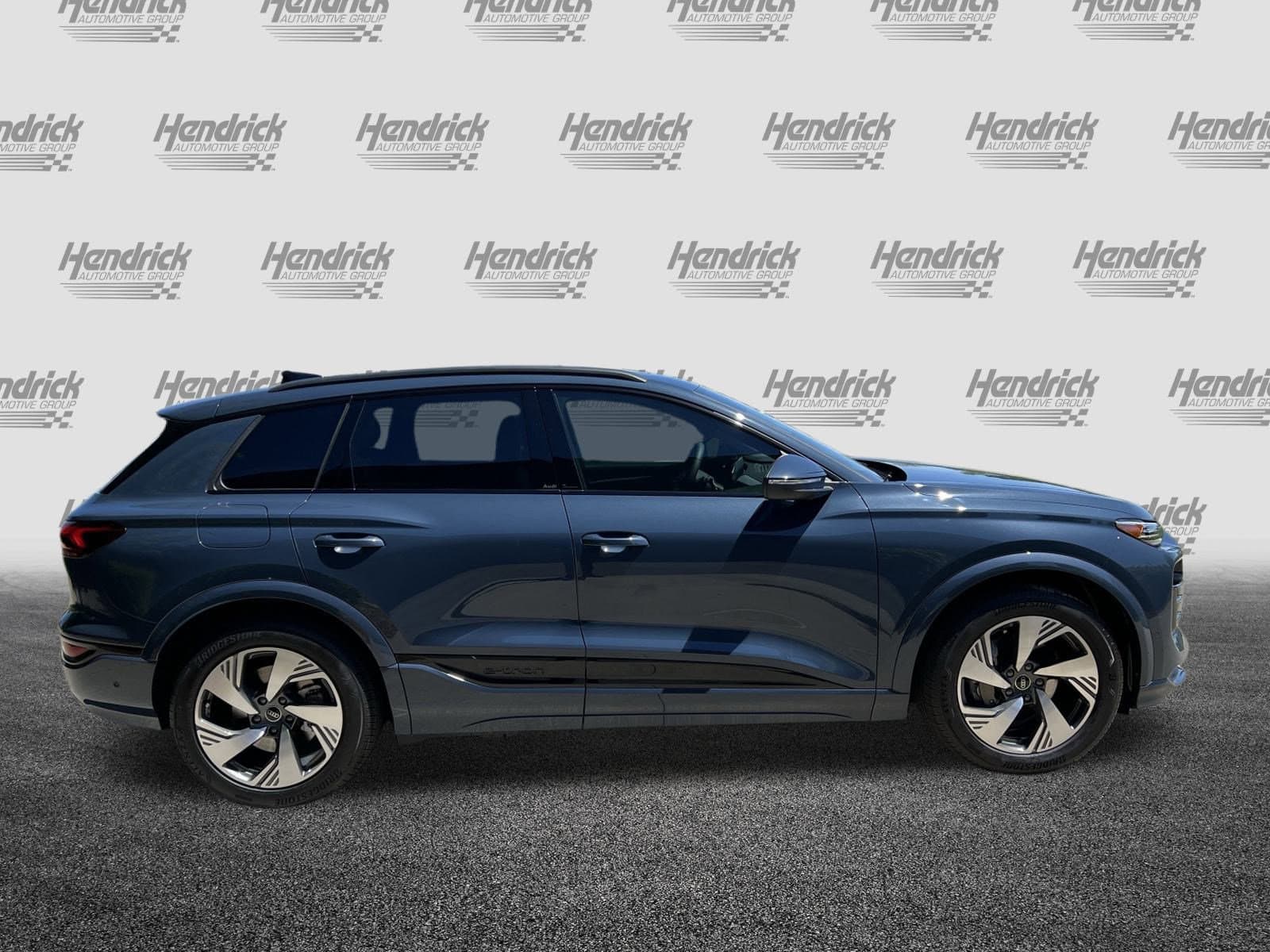 Vehicle photo 9