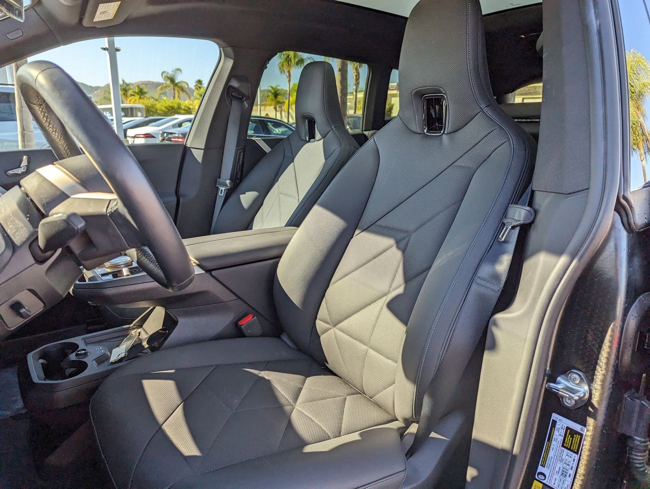 Vehicle photo 14