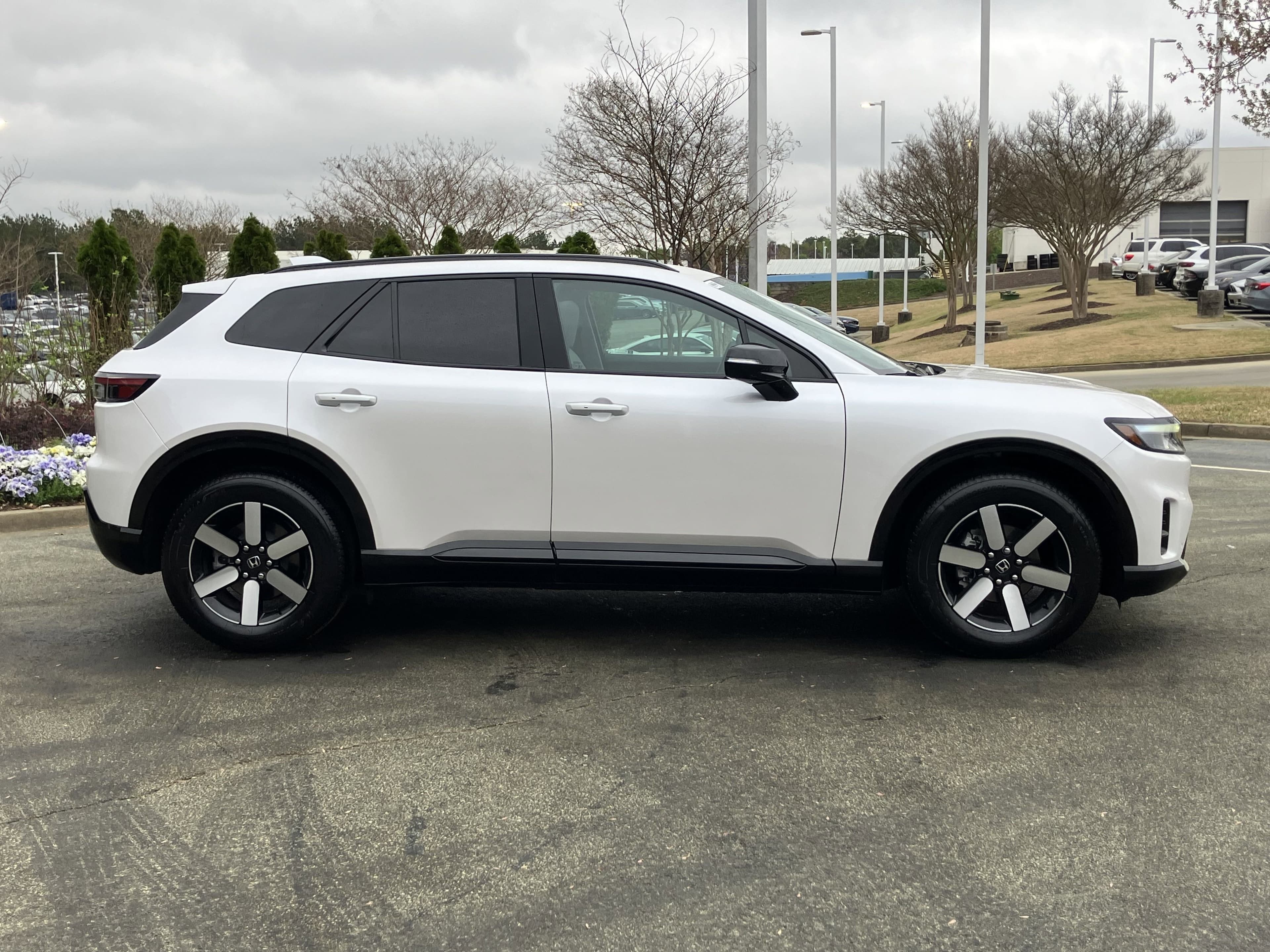 Vehicle photo 9