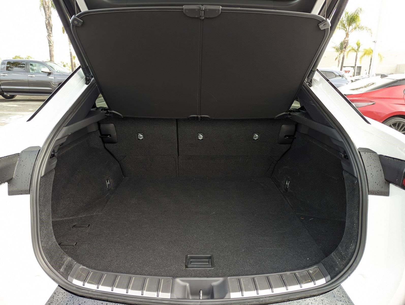 Vehicle photo 29