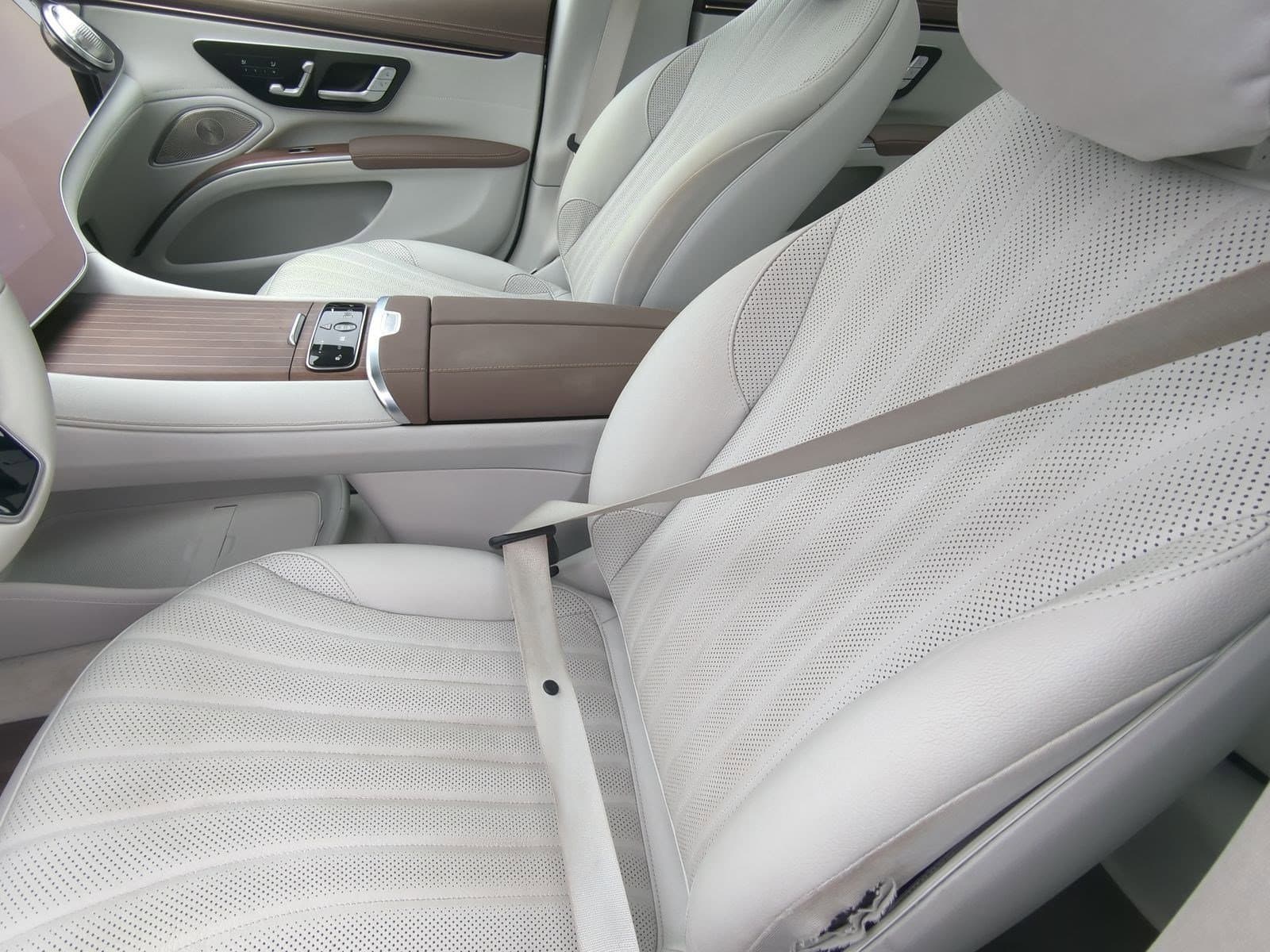 Vehicle photo 14