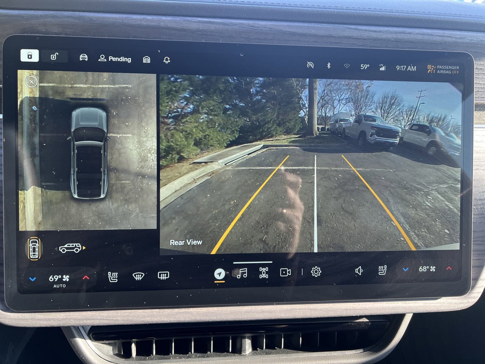 Vehicle photo 23