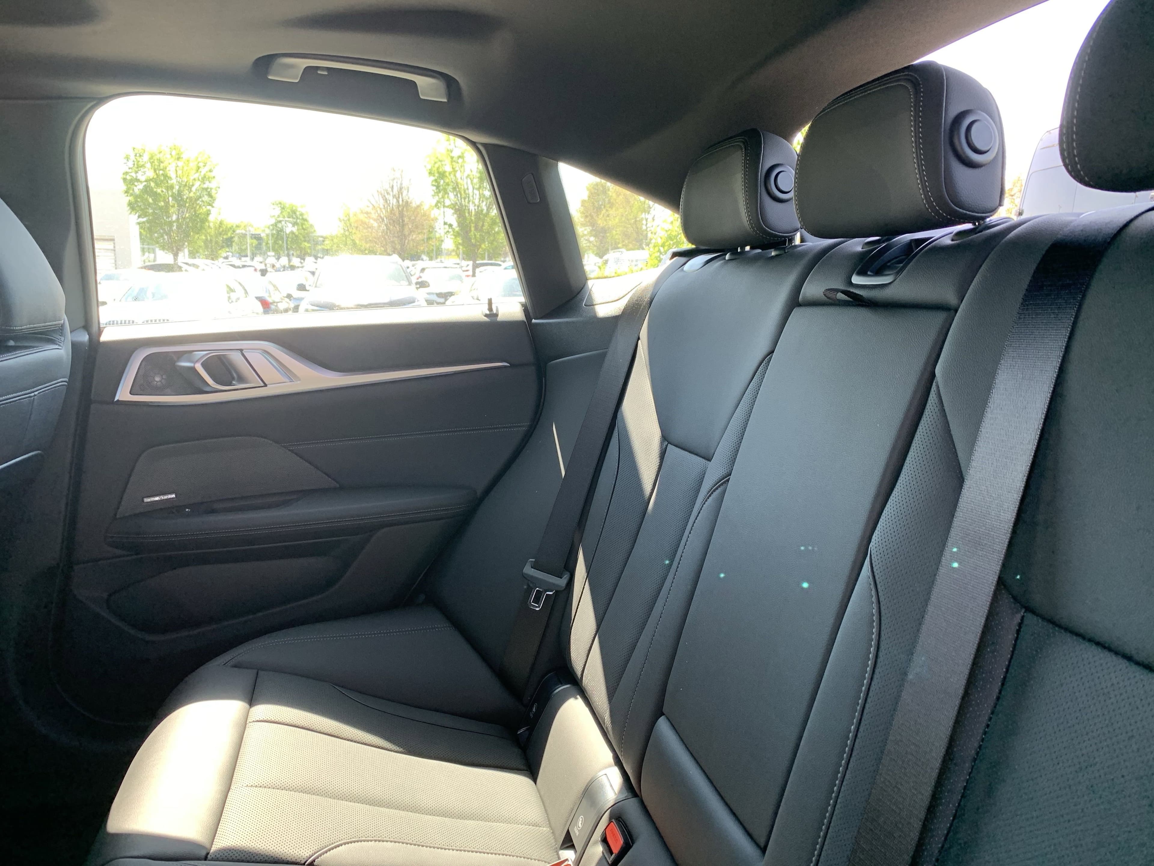 Vehicle photo 28