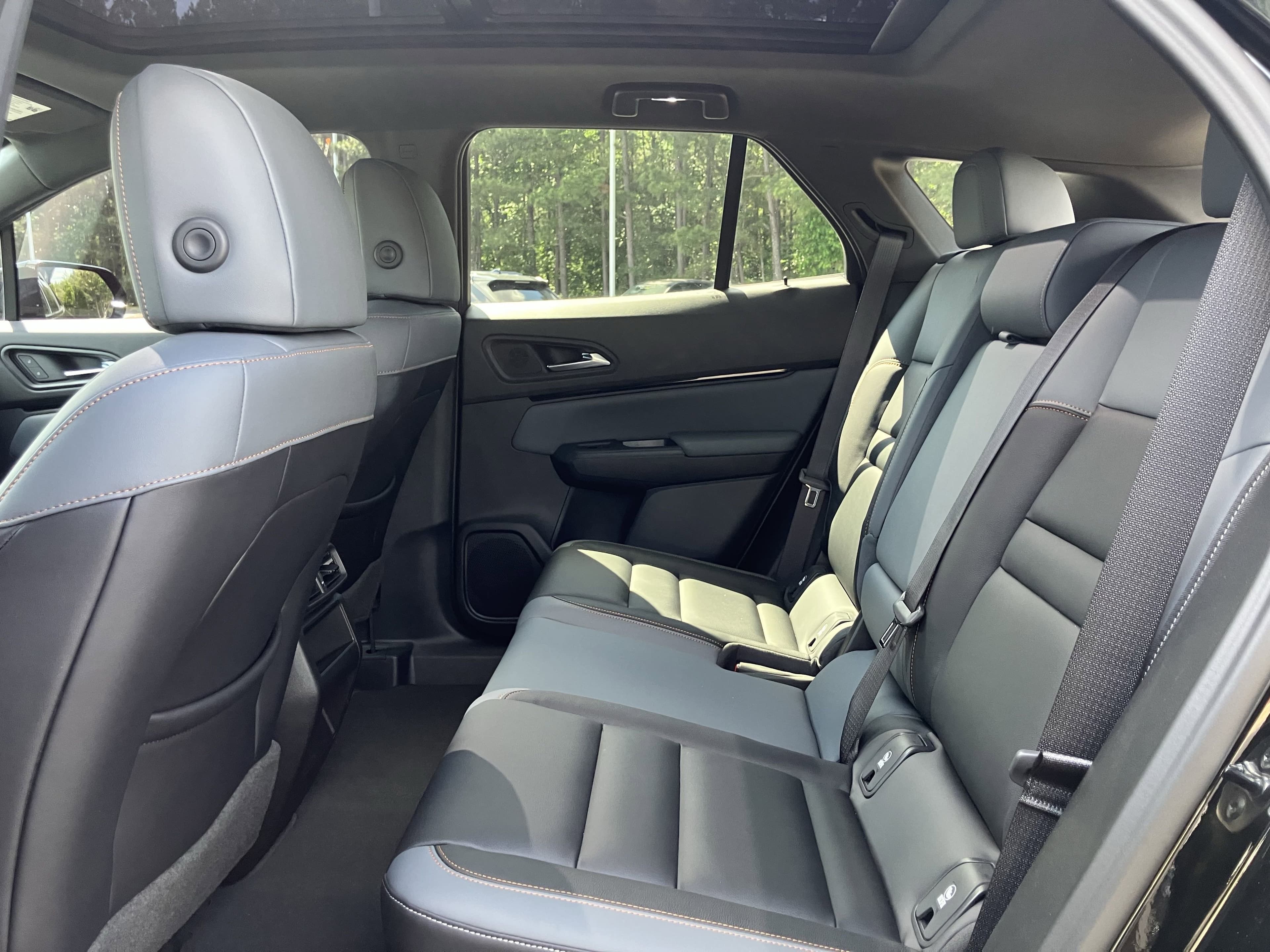 Vehicle photo 33