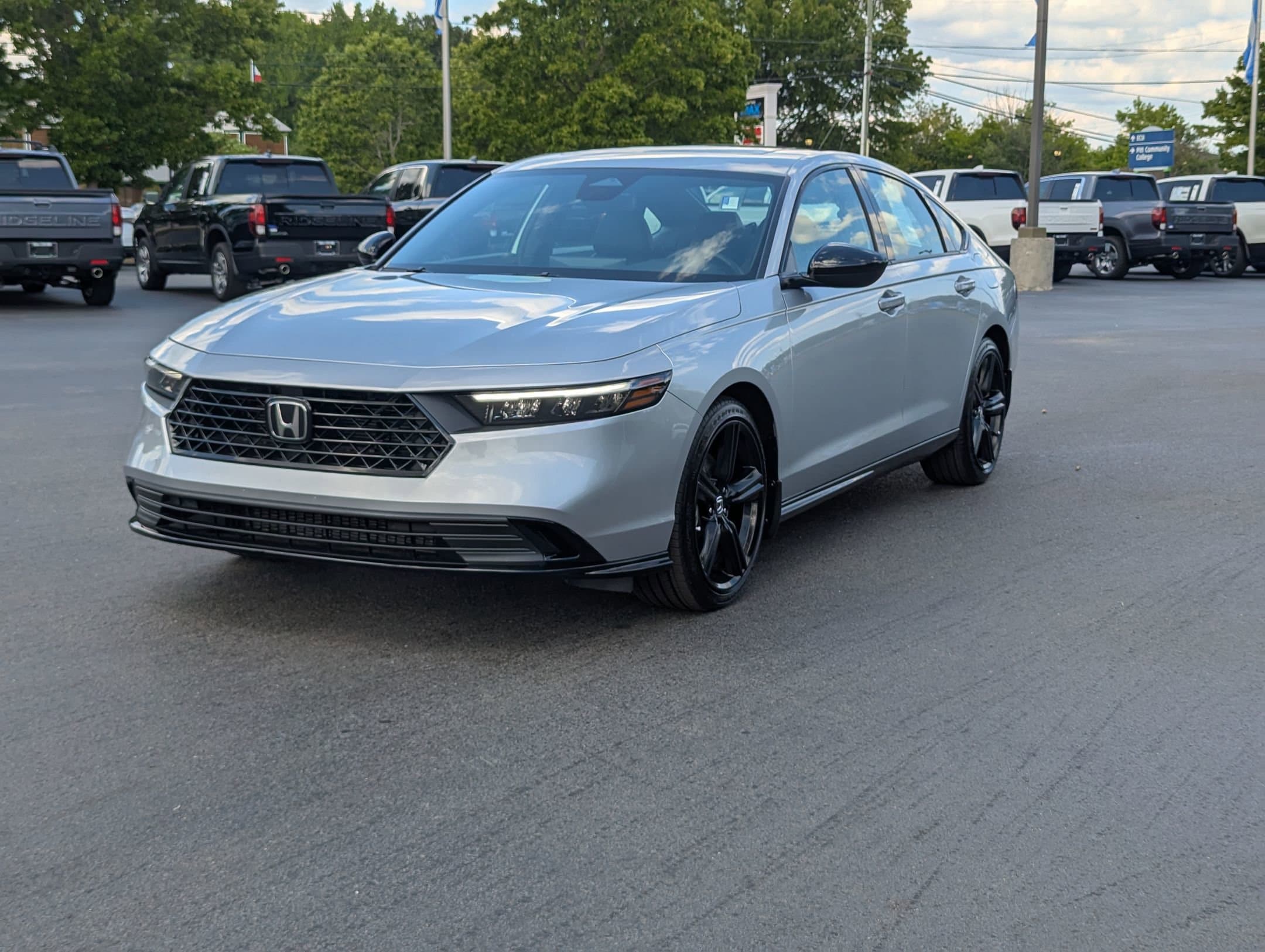 Vehicle photo 3