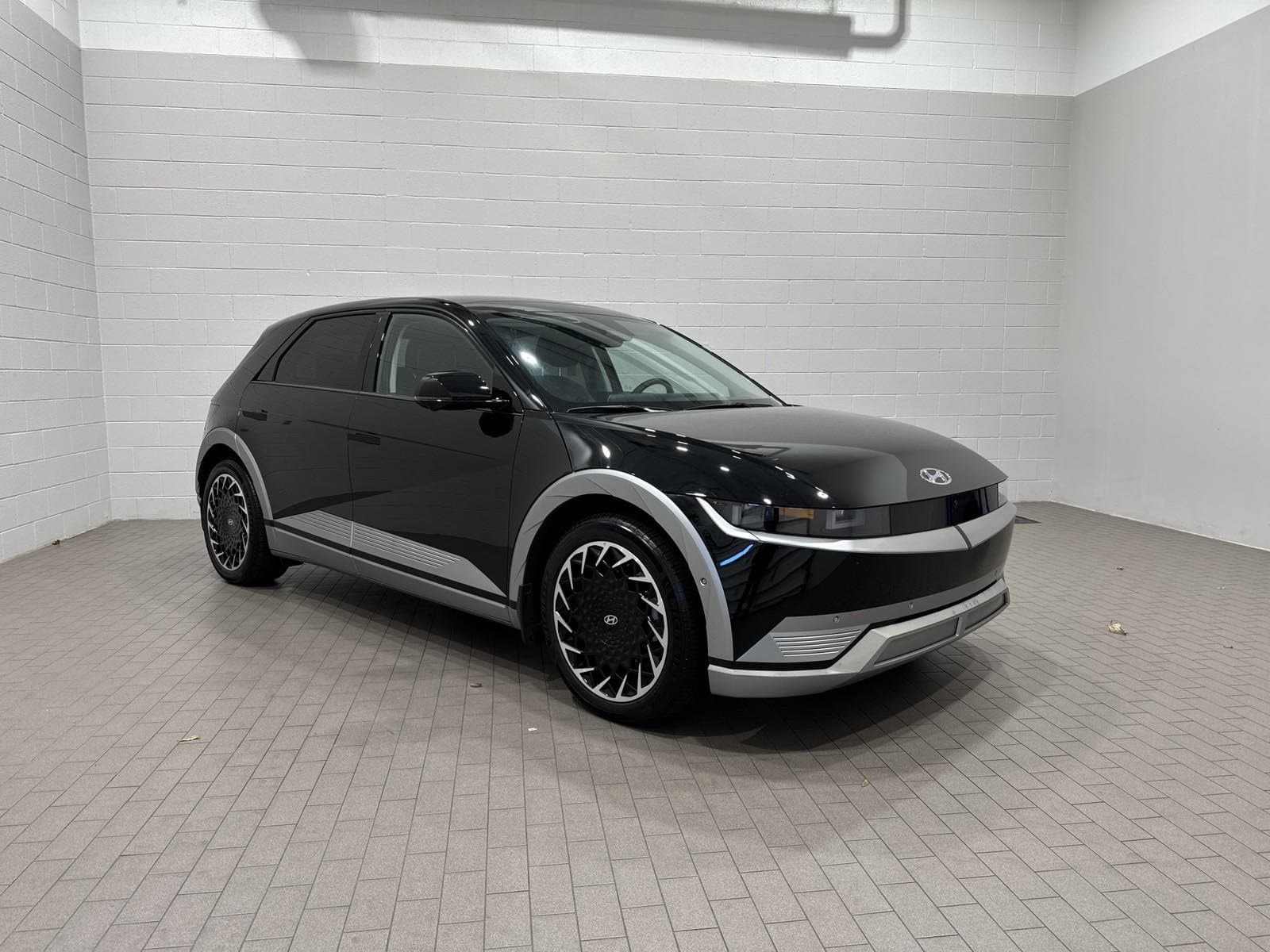Vehicle photo 1