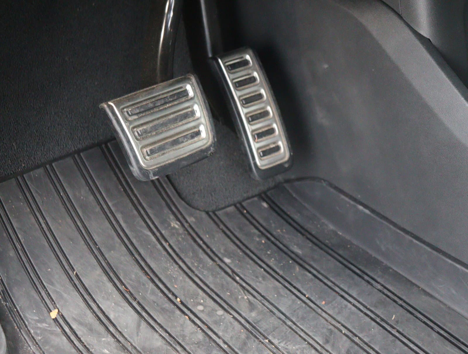 Vehicle photo 15