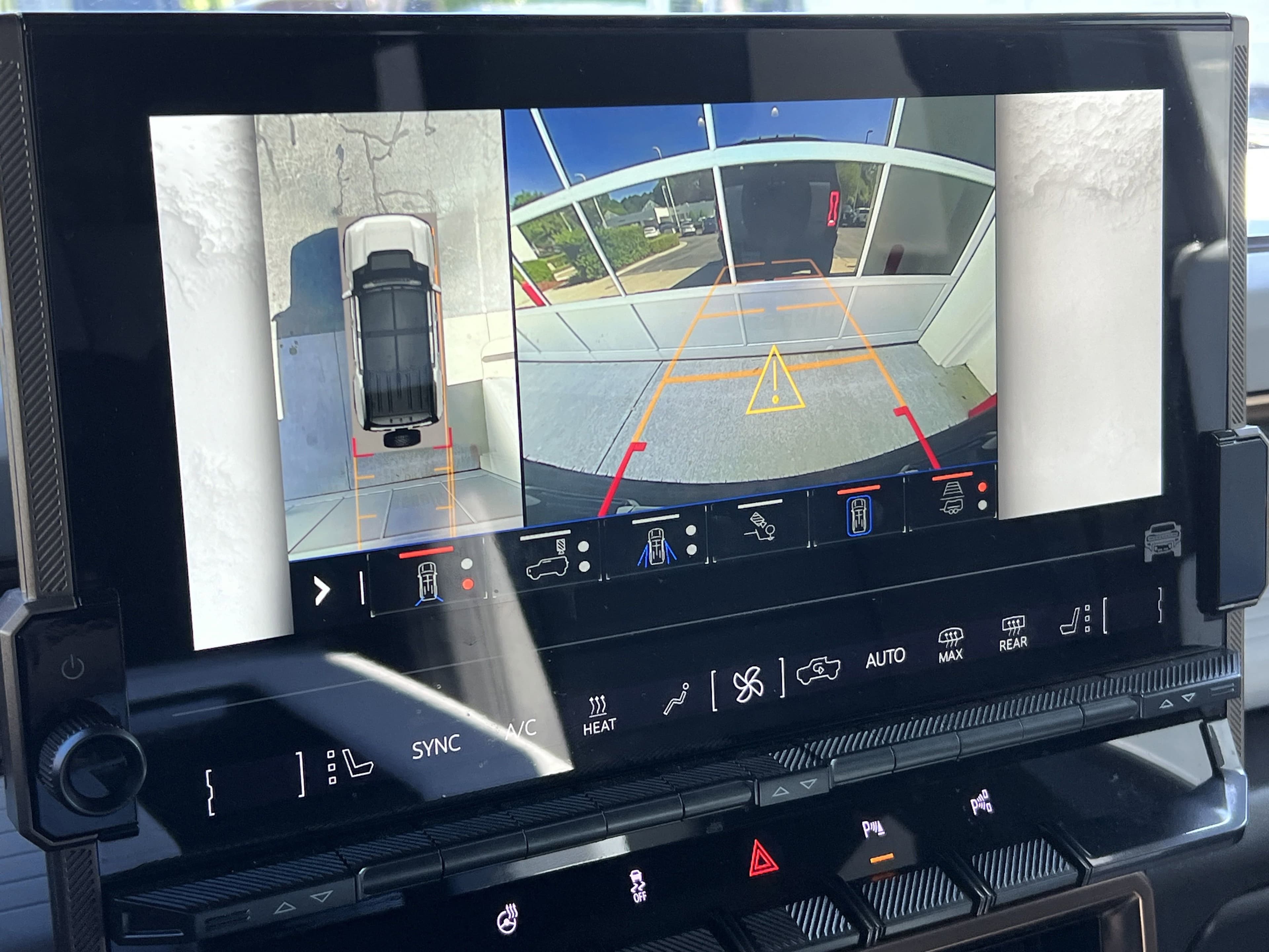 Vehicle photo 23