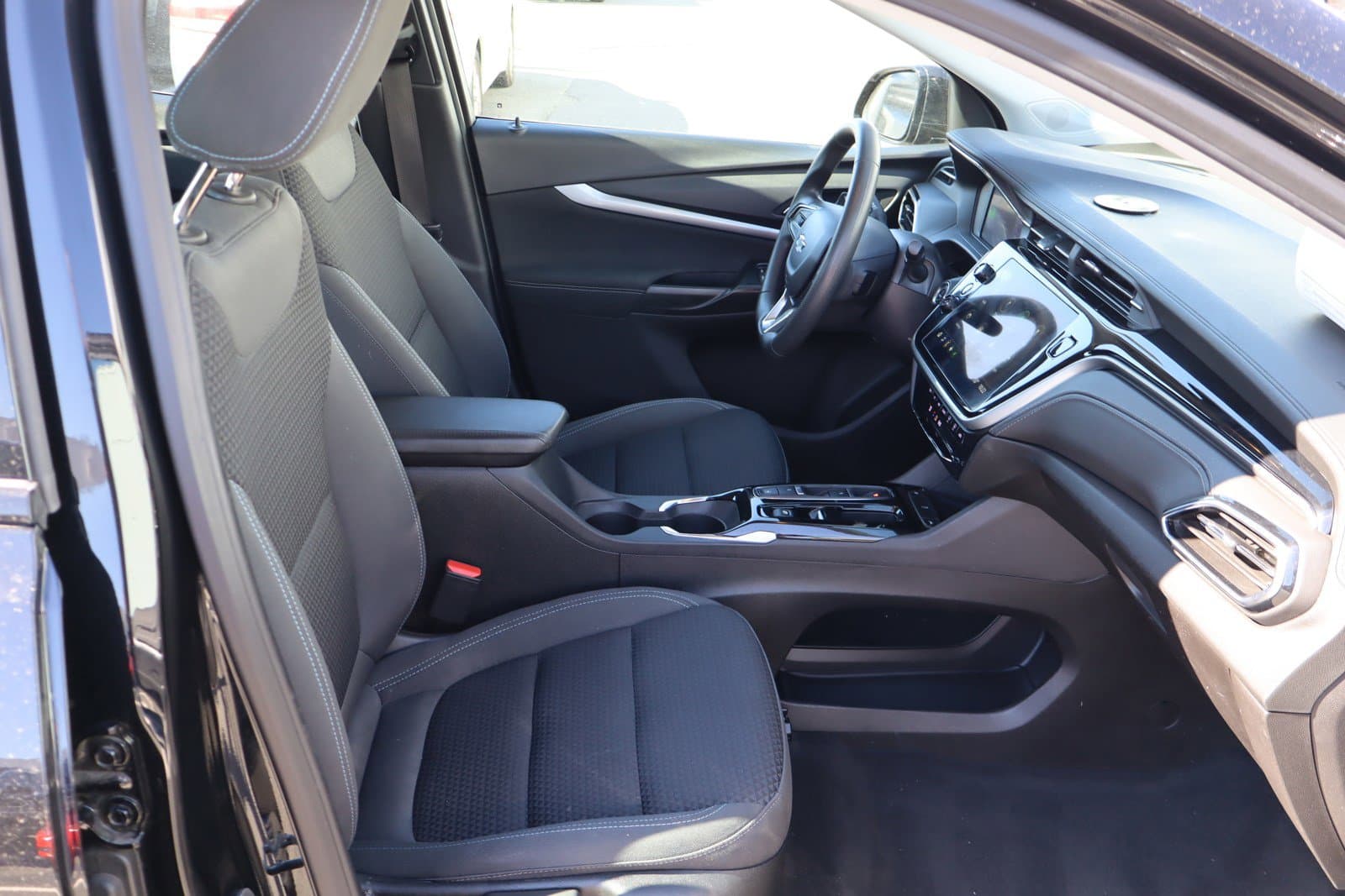 Vehicle photo 34