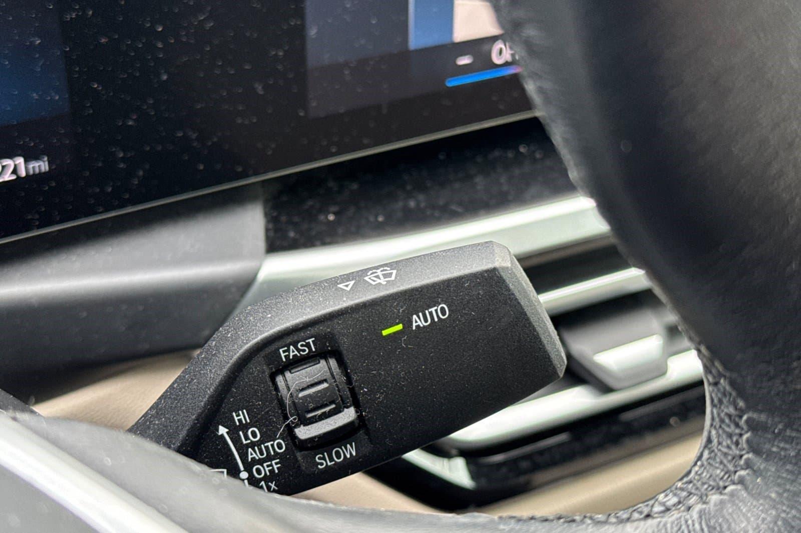 Vehicle photo 30